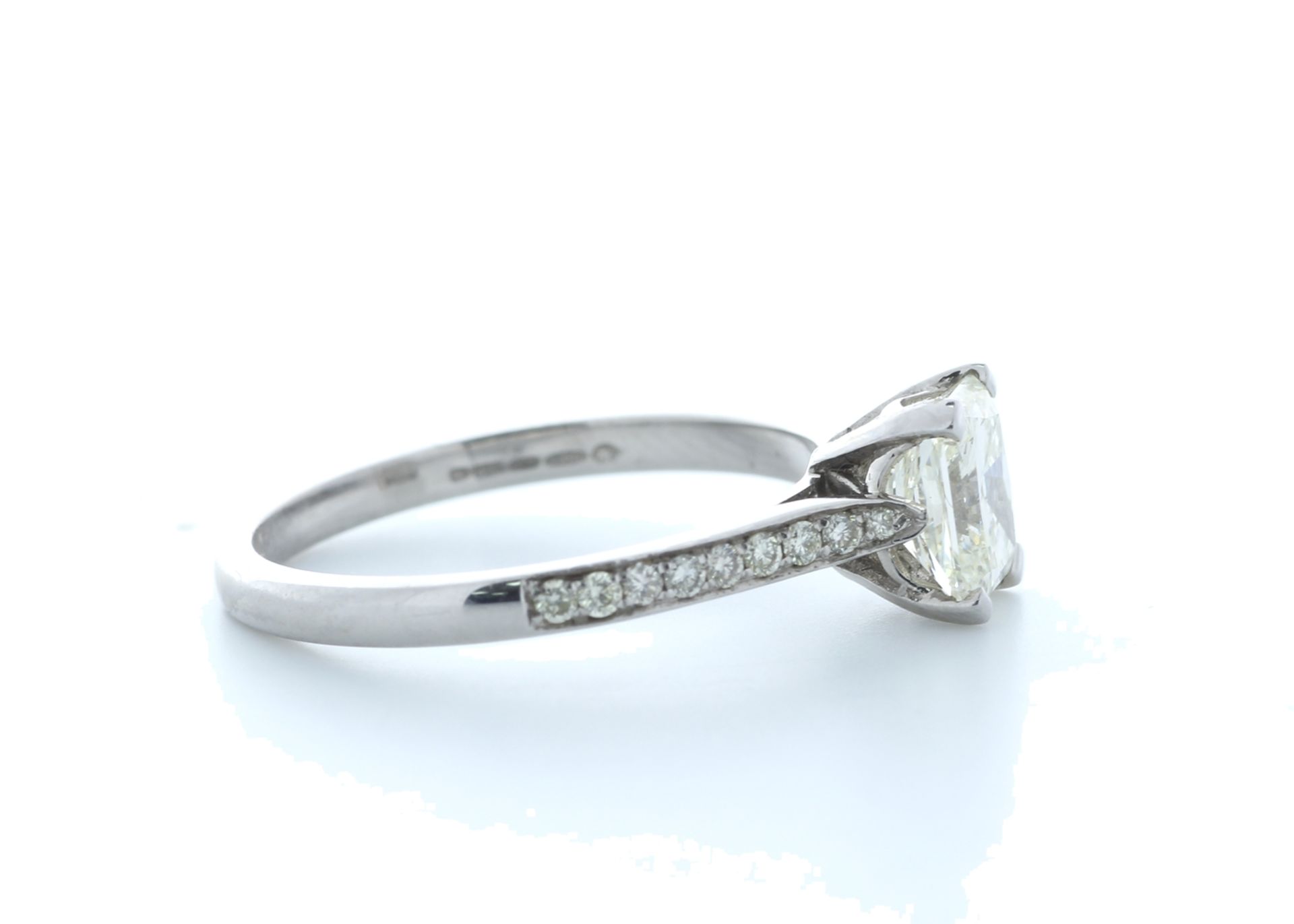 18ct White Gold Radiant Cut Diamond Ring 1.36 (1.19) Carats - Image 4 of 5