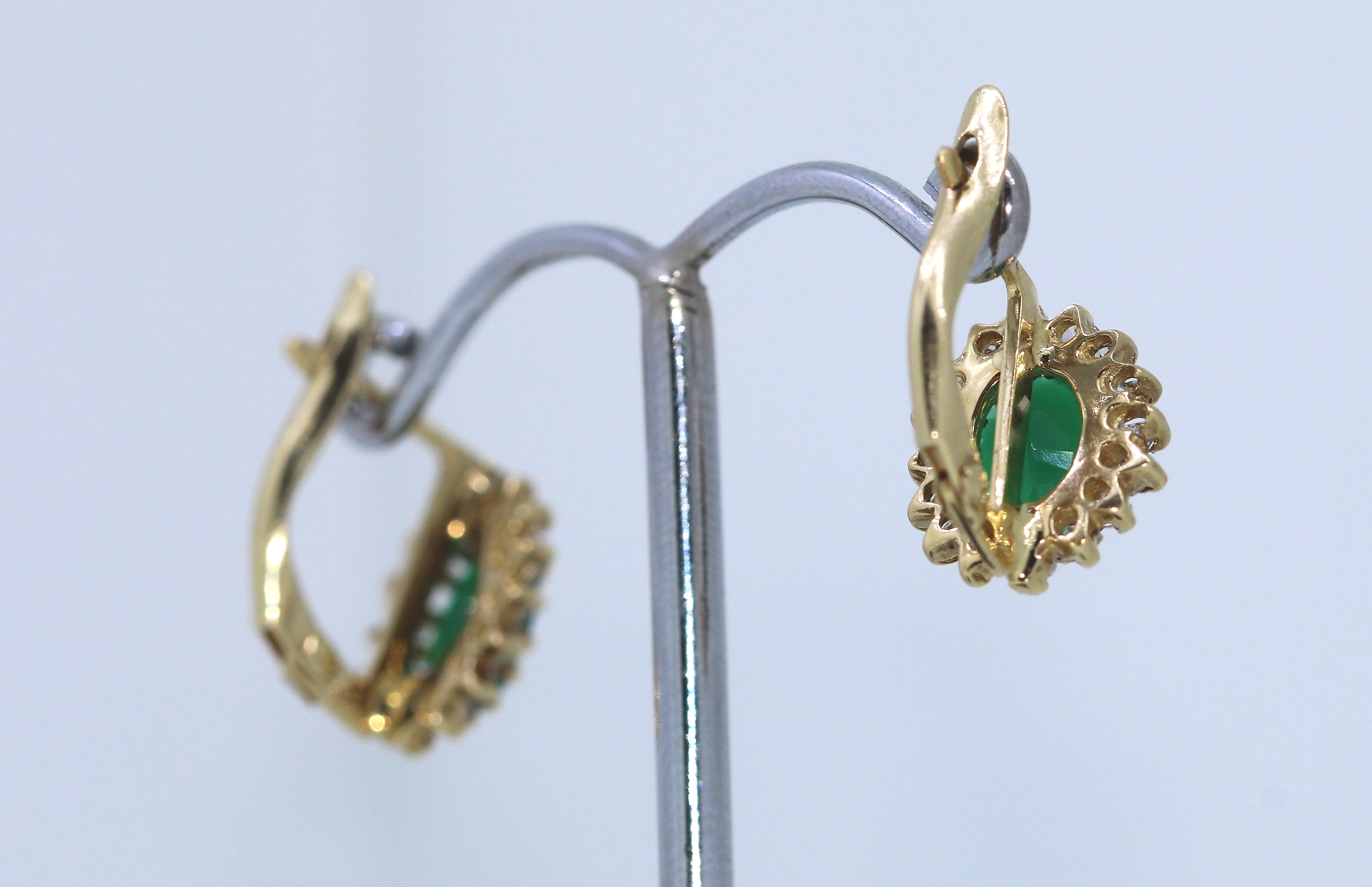 18k Yellow Gold Jade And Diamond Earrings - Image 4 of 4