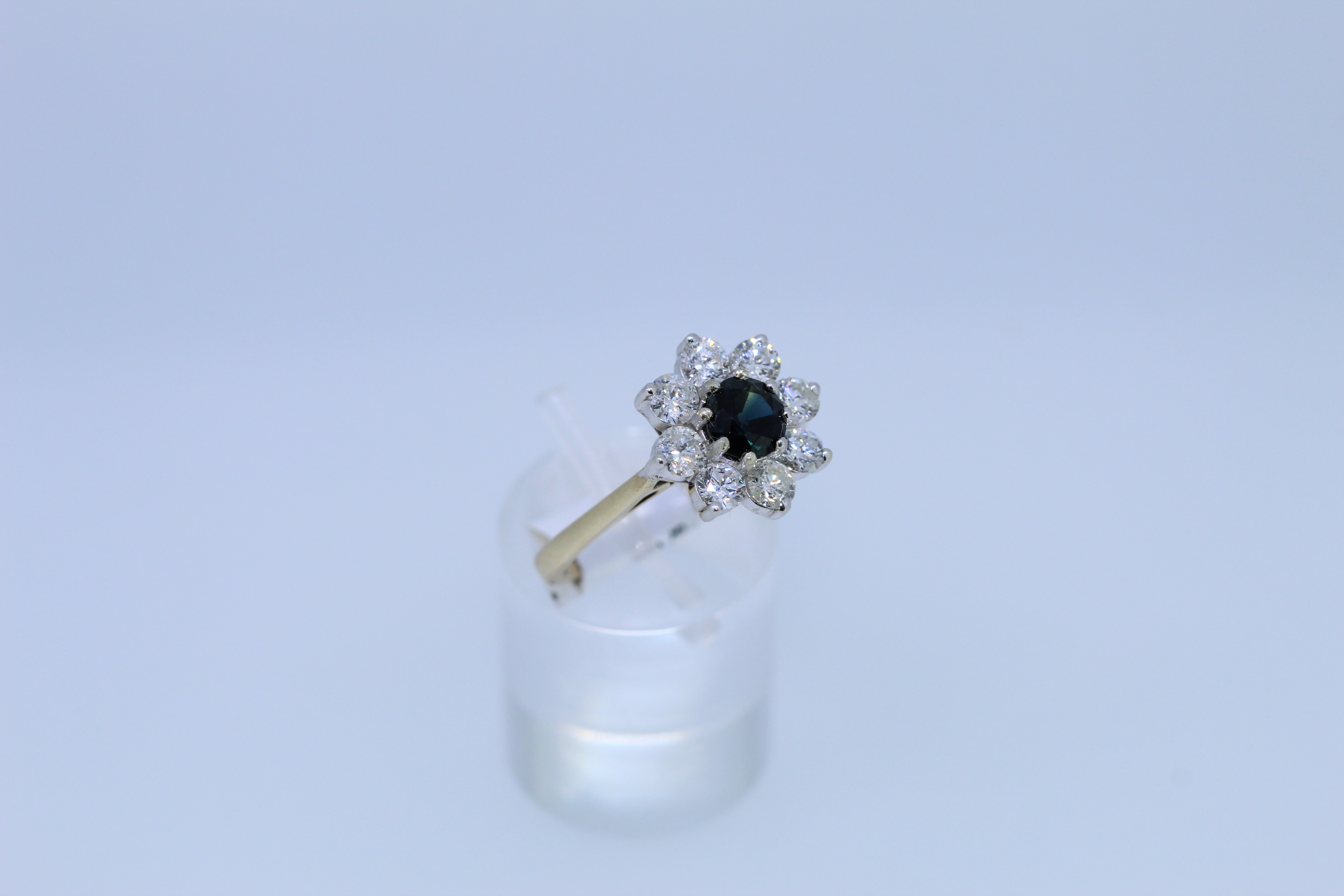 9ct Yellow Gold Sapphire And Diamond Cluster Ring - Image 3 of 4