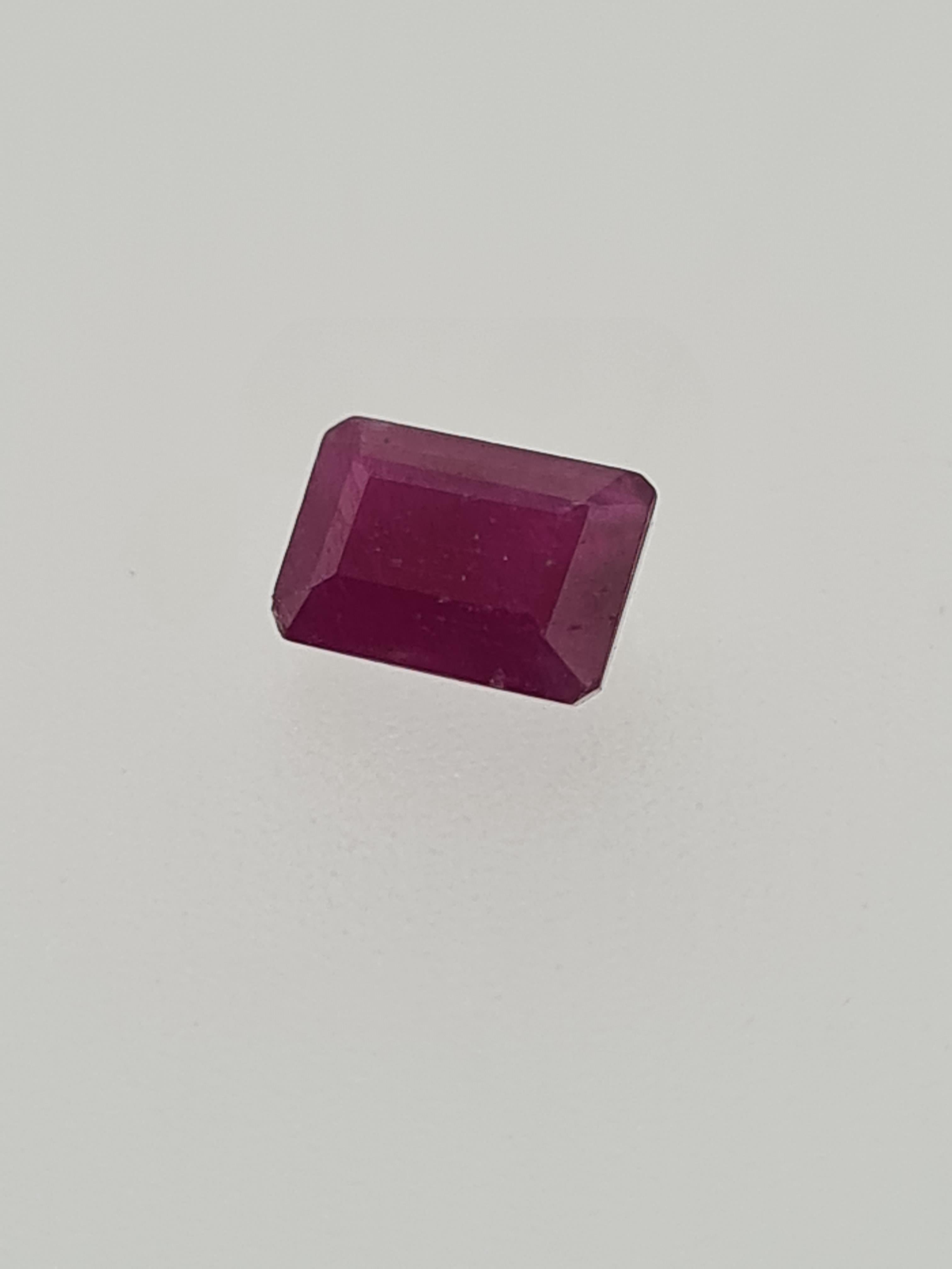 Ruby emerald cut gem stone - Image 2 of 5