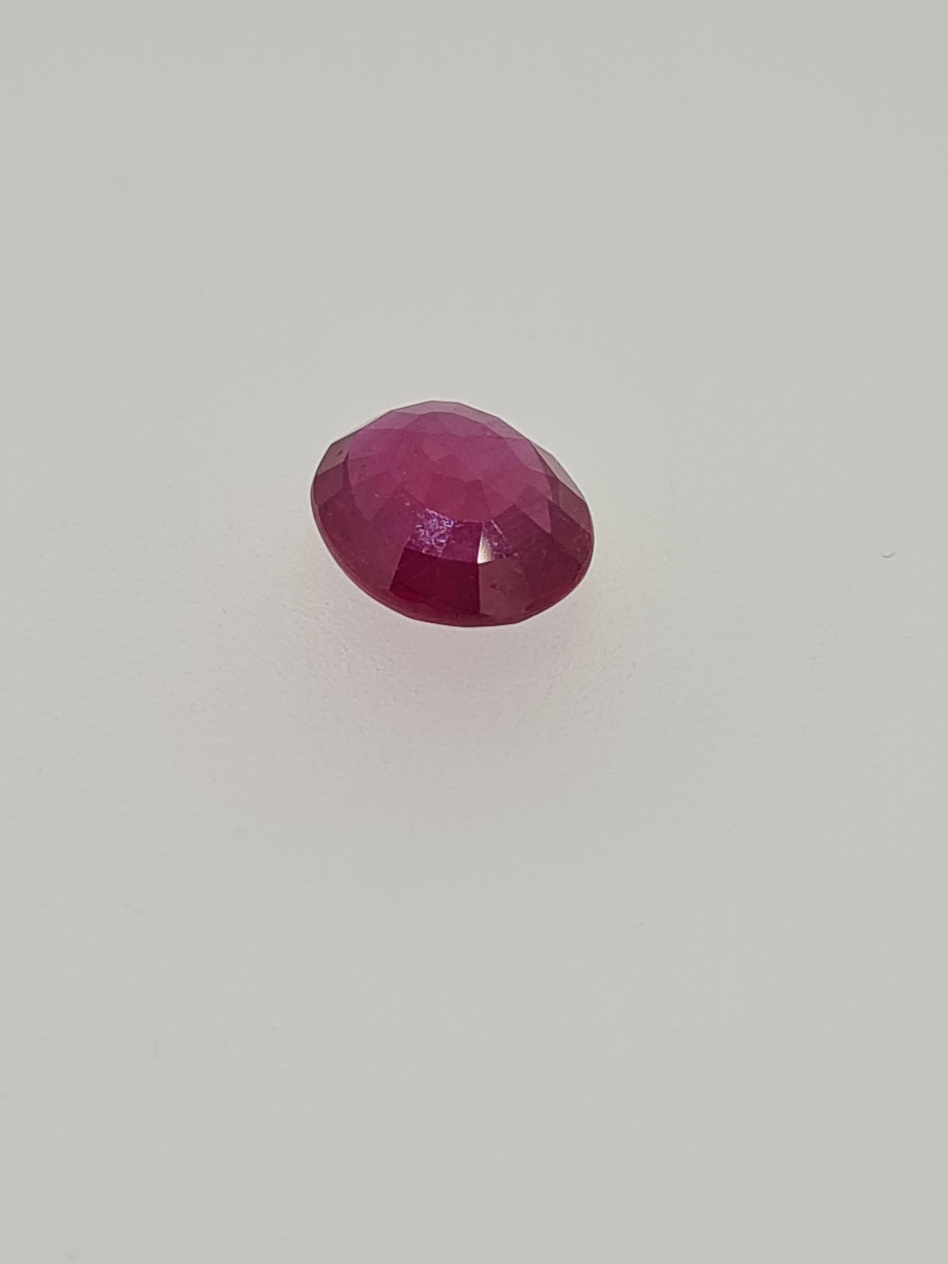 Ruby oval cut gem stone - Image 4 of 7