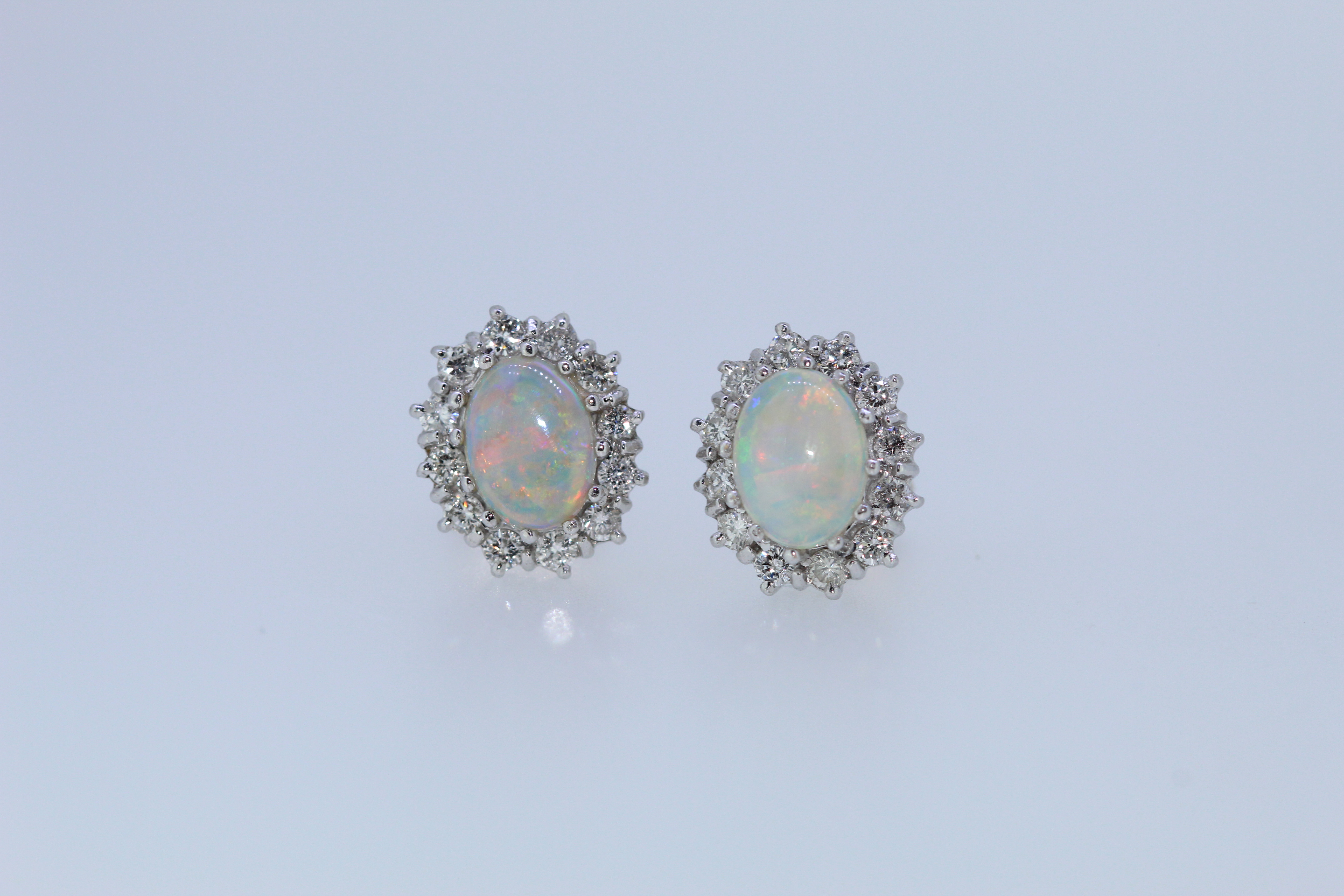 18ct Hallmark Yellow Gold Opal And Diamond Stud Earrings - Image 4 of 6