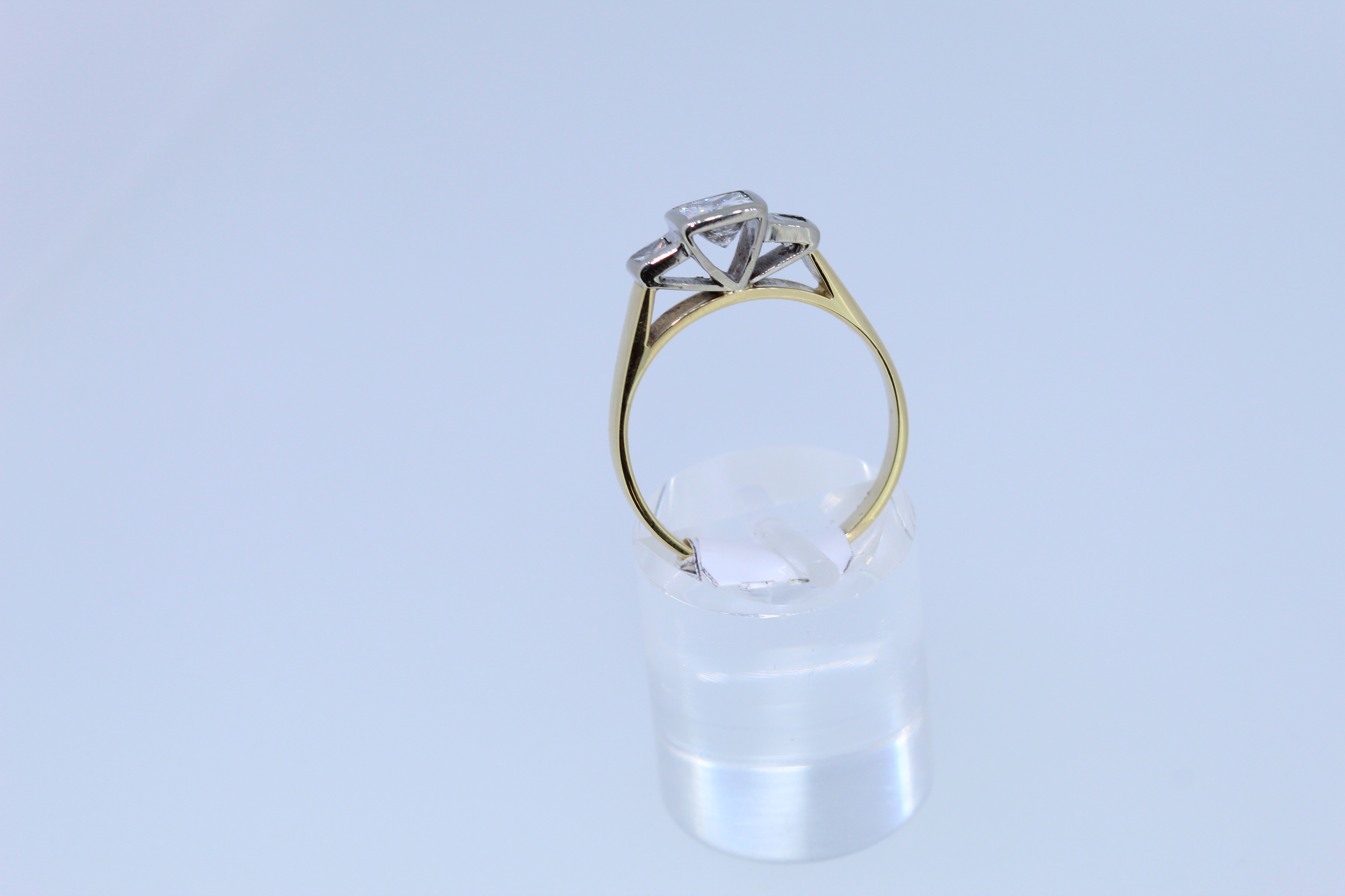 18ct Yellow Gold Three Stone Diamond Ring - Image 3 of 5