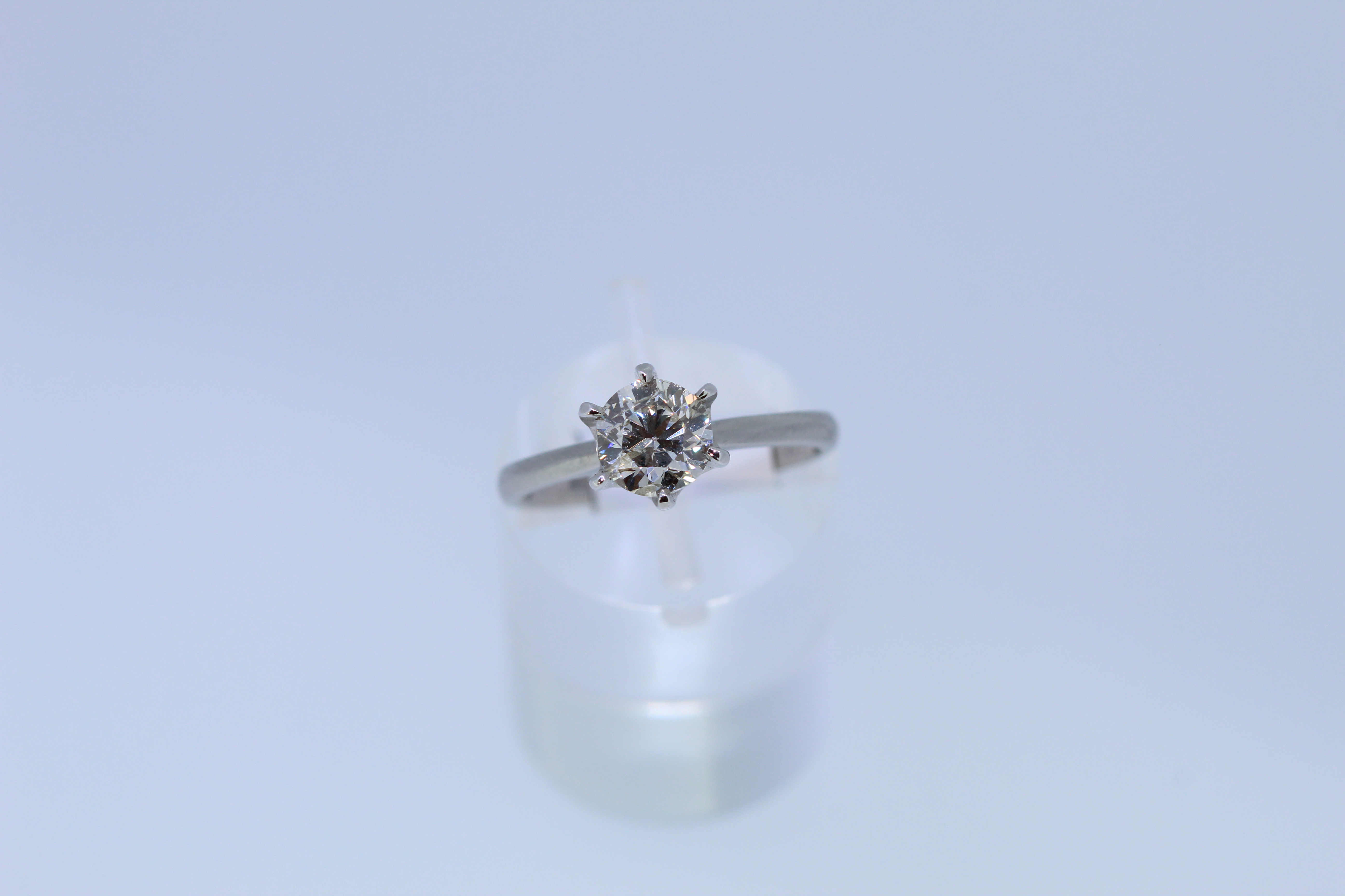 18ct White Gold Solitaire Diamond Ring - Image 6 of 6