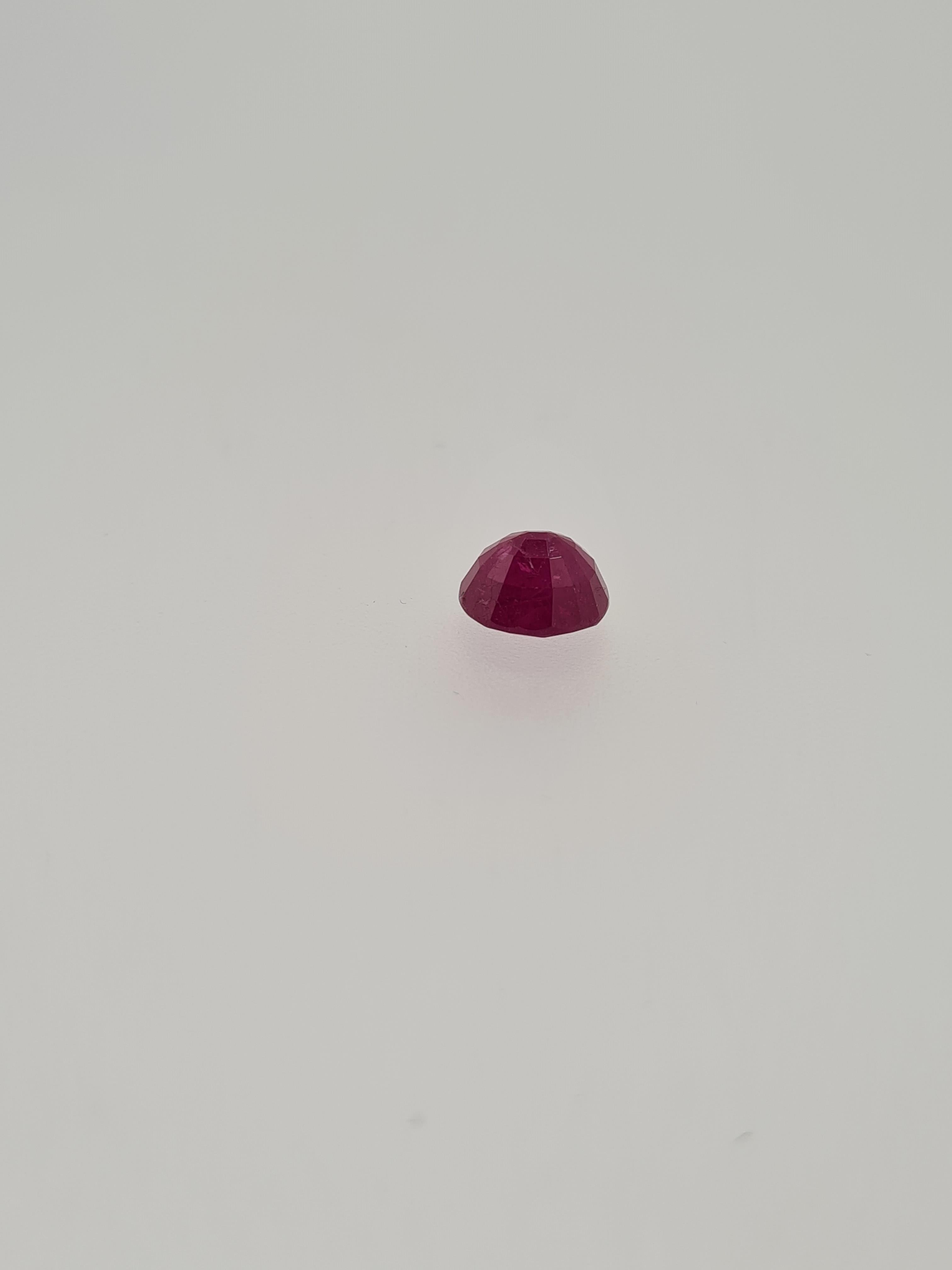 Ruby oval cut gem stone - Image 2 of 6