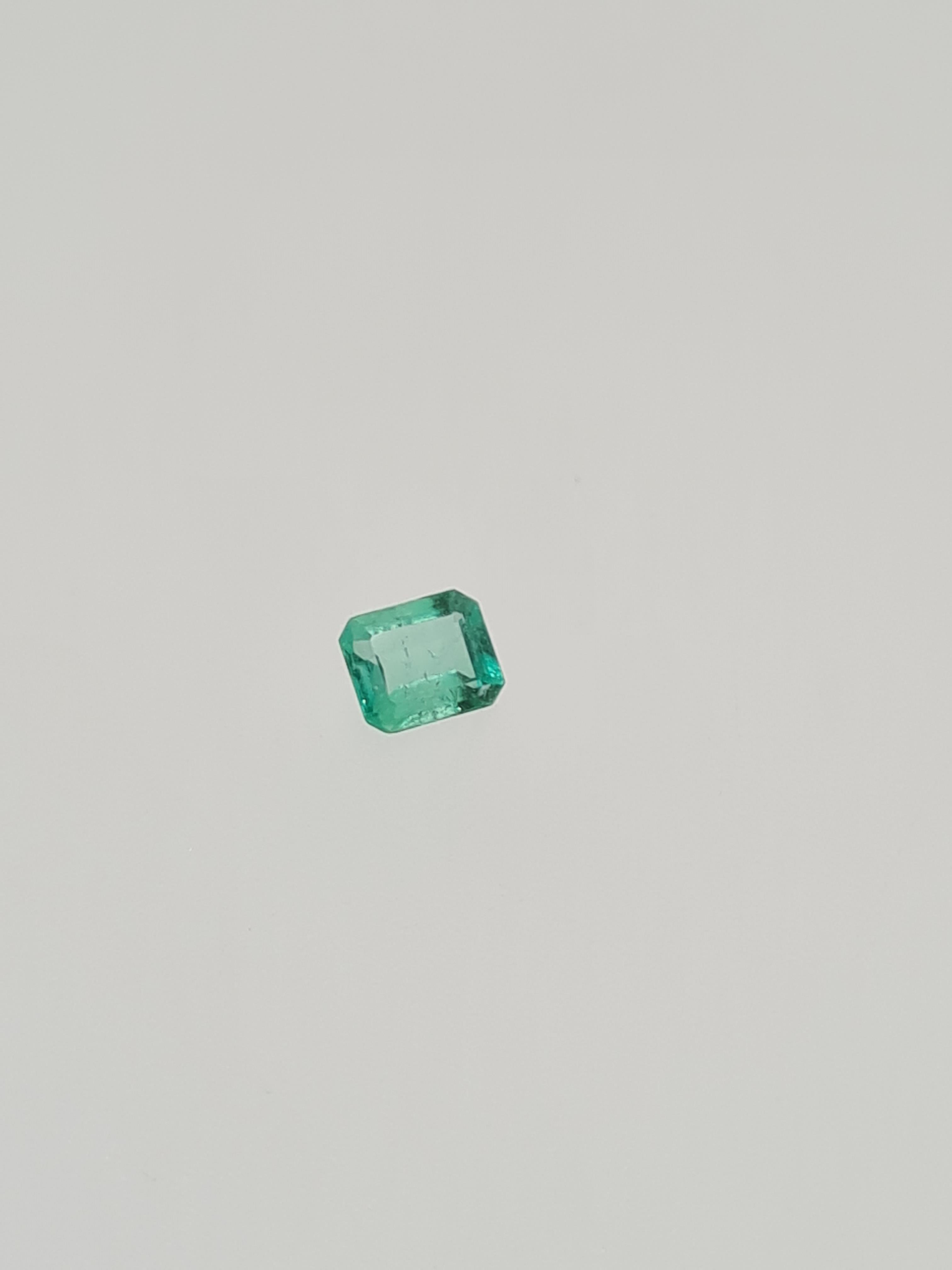 Emerald step cut gem stone - Image 4 of 5