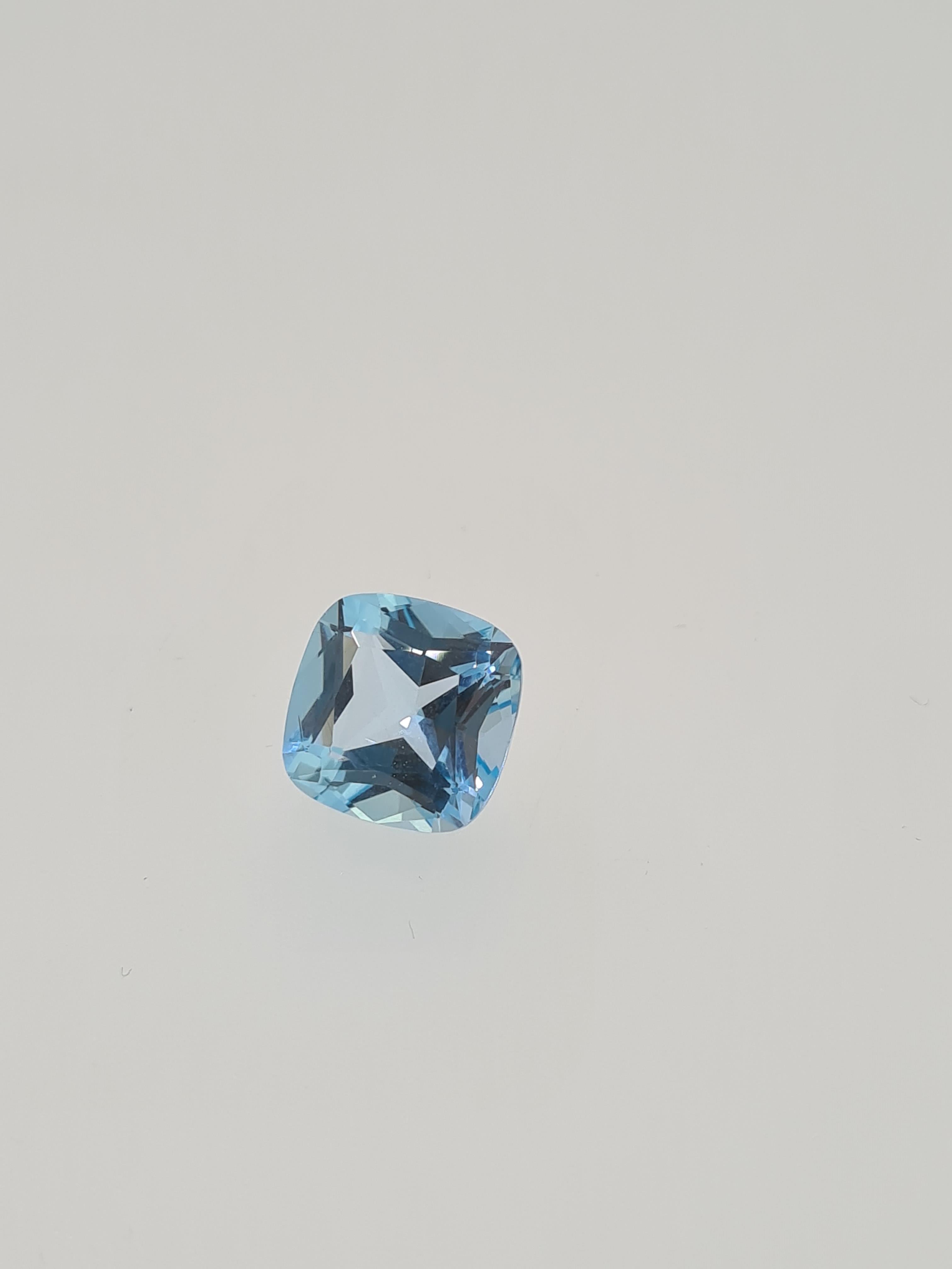 Blue topaz cushion cut gem stone - Image 3 of 3
