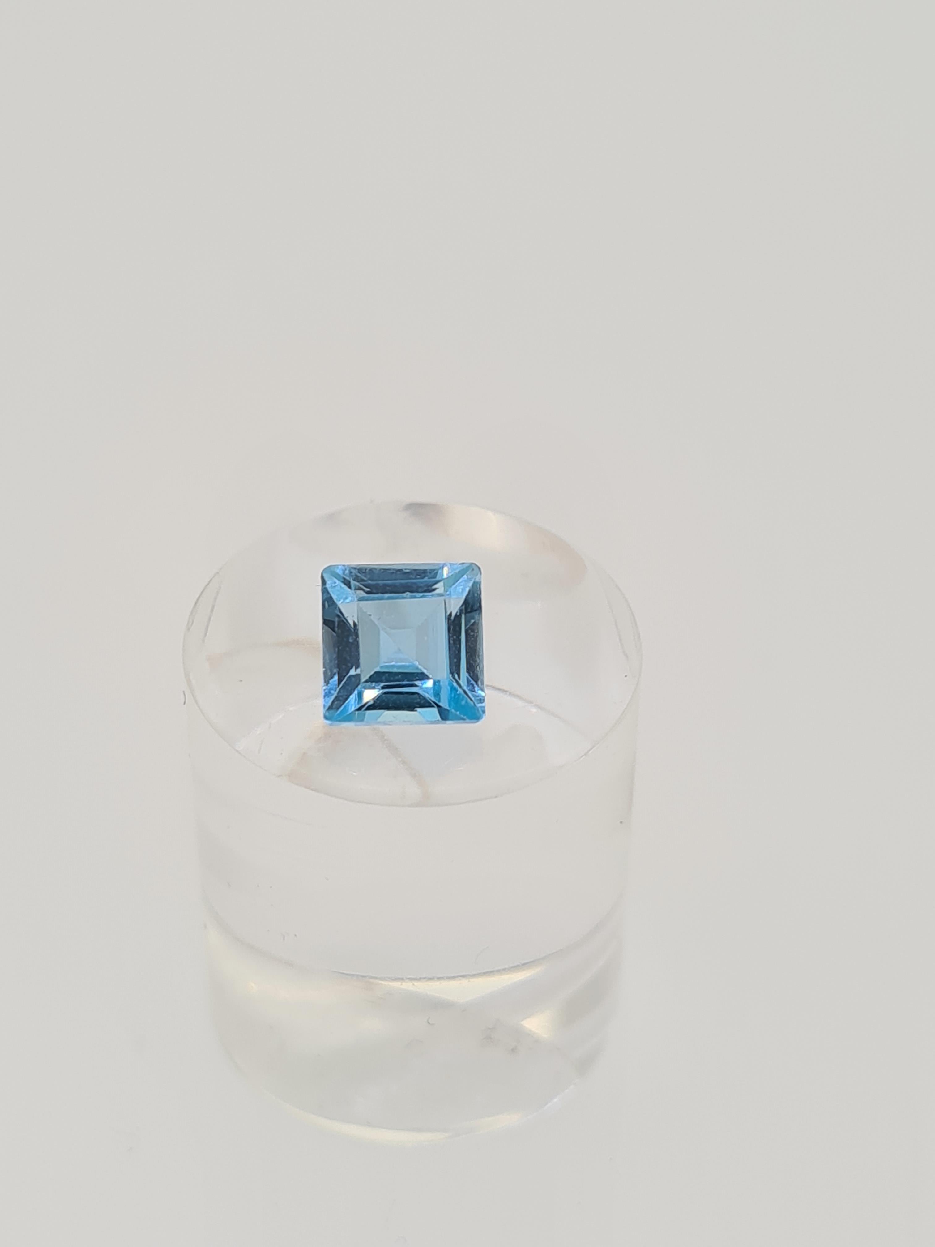 Blue topaz sqaure cut gem stone