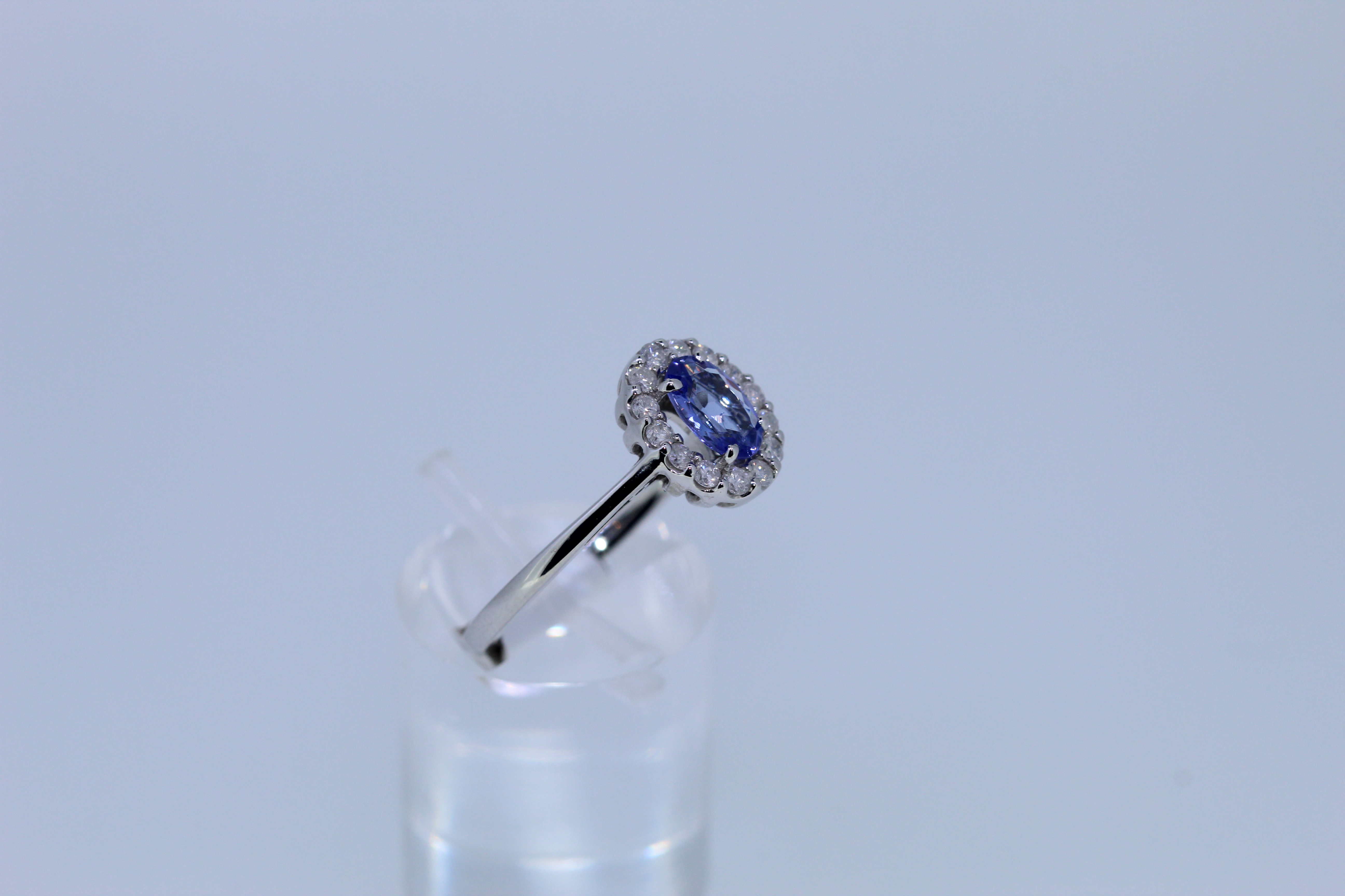 9k White Gold Tanzanite And Diamond Ring - Image 2 of 3