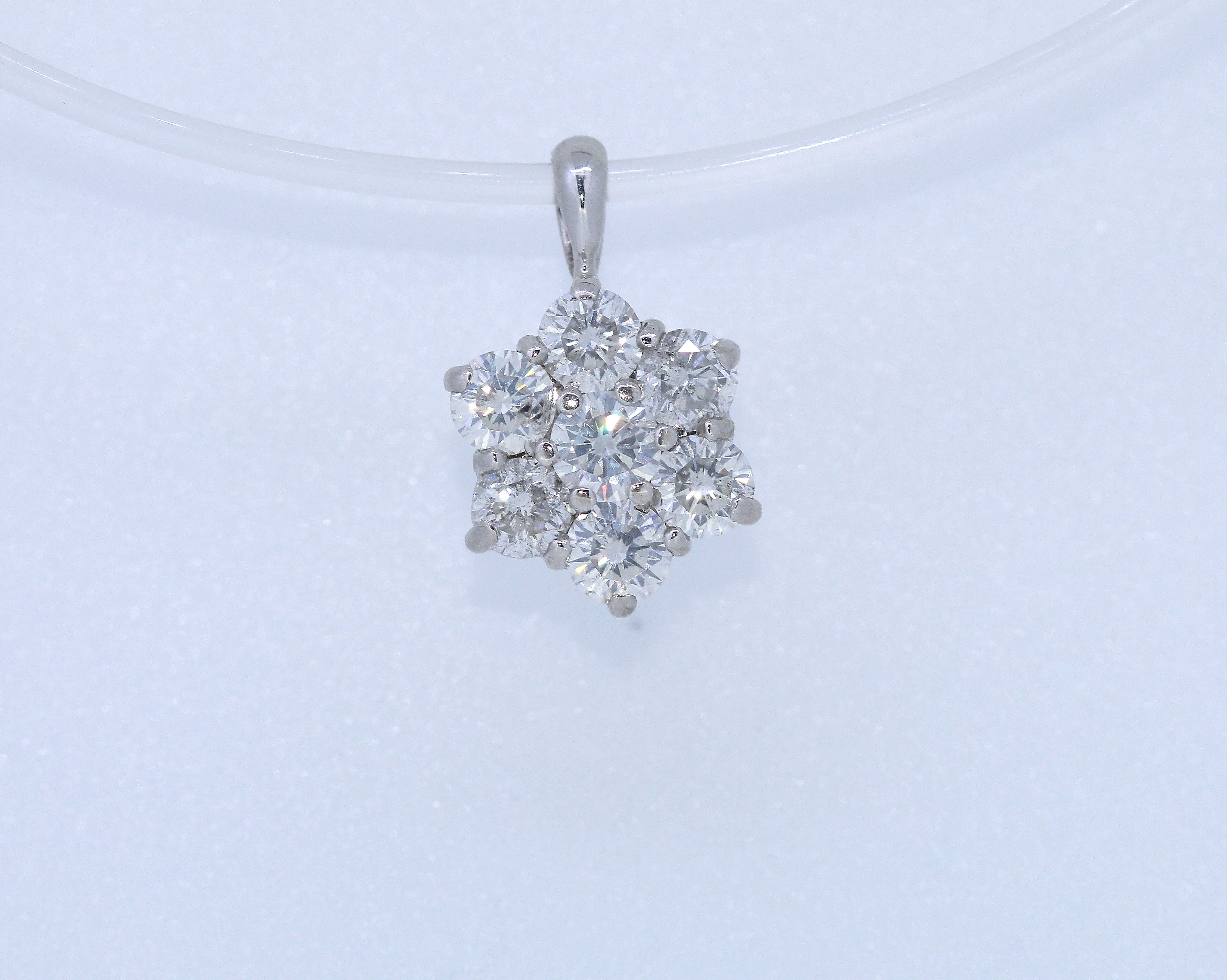 18k White Gold 7 Stone Diamond Cluster Pendant - Image 5 of 6