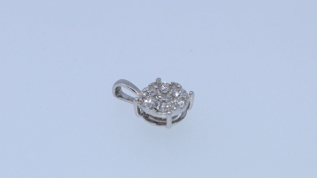 9k White Gold Diamond Set Pendant - Image 2 of 5