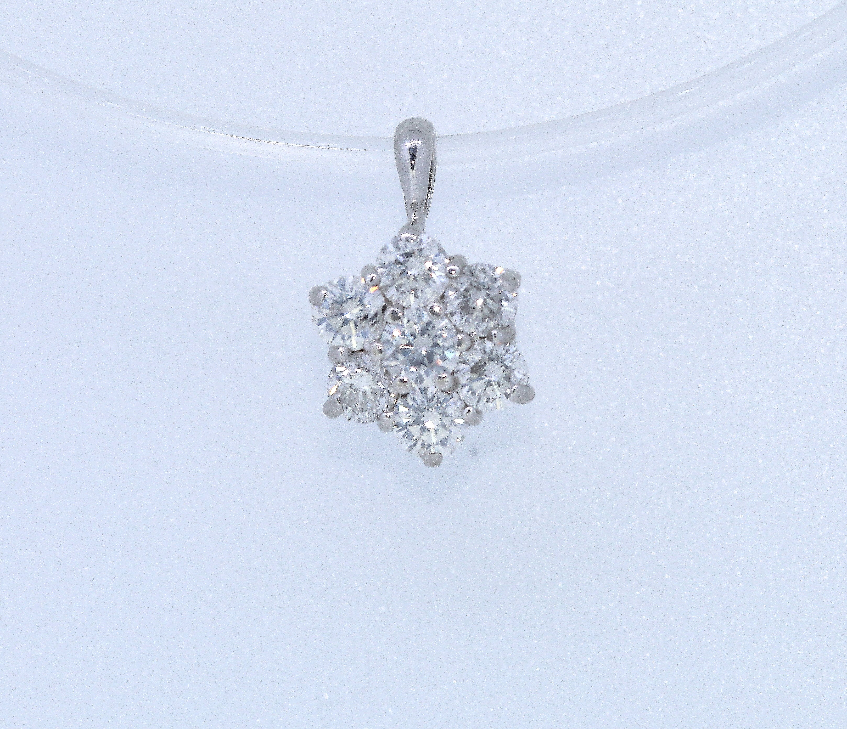 18k White Gold 7 Stone Diamond Cluster Pendant - Image 4 of 6