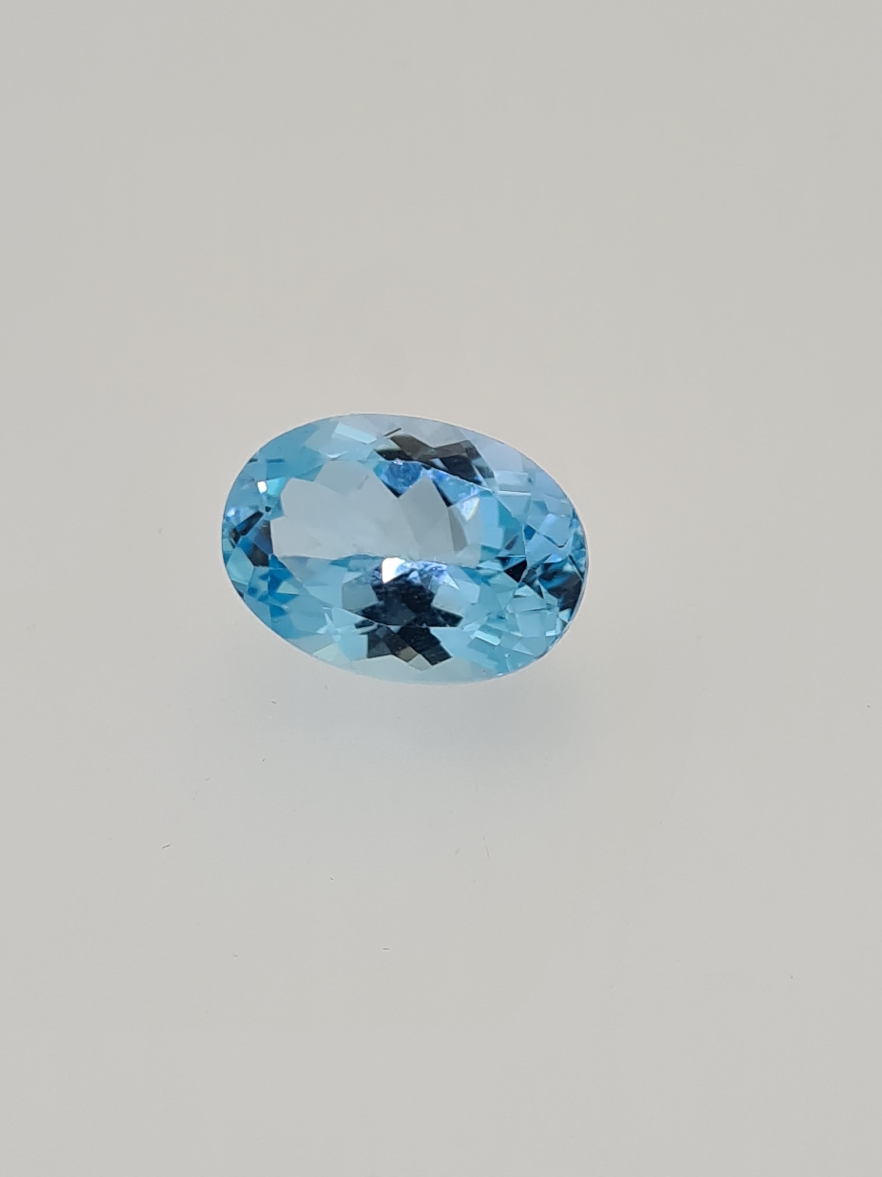 Blue topaz oval cut gemstone - Image 4 of 4