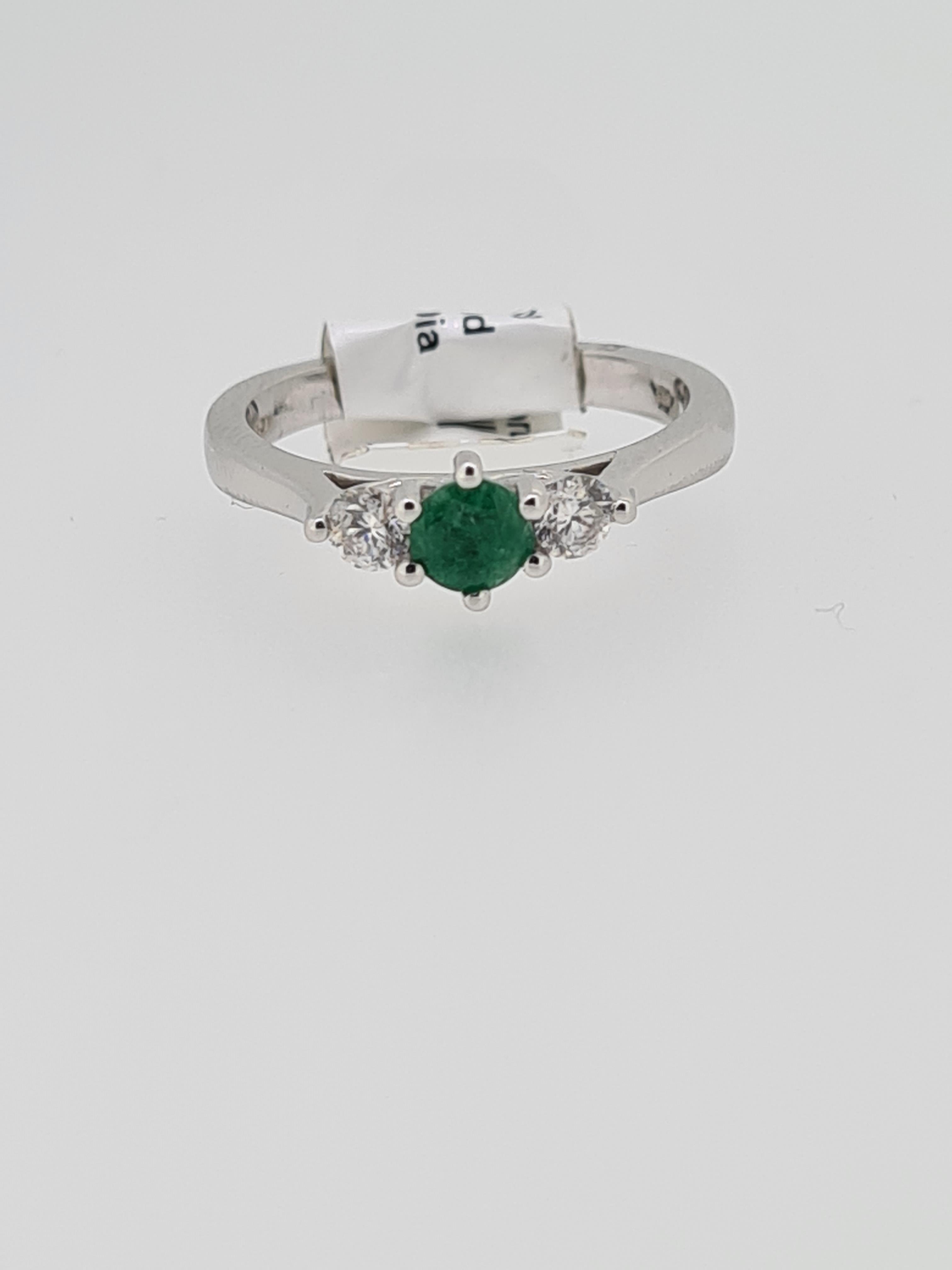 9ct white gold emerald and diamond ring - Image 4 of 4