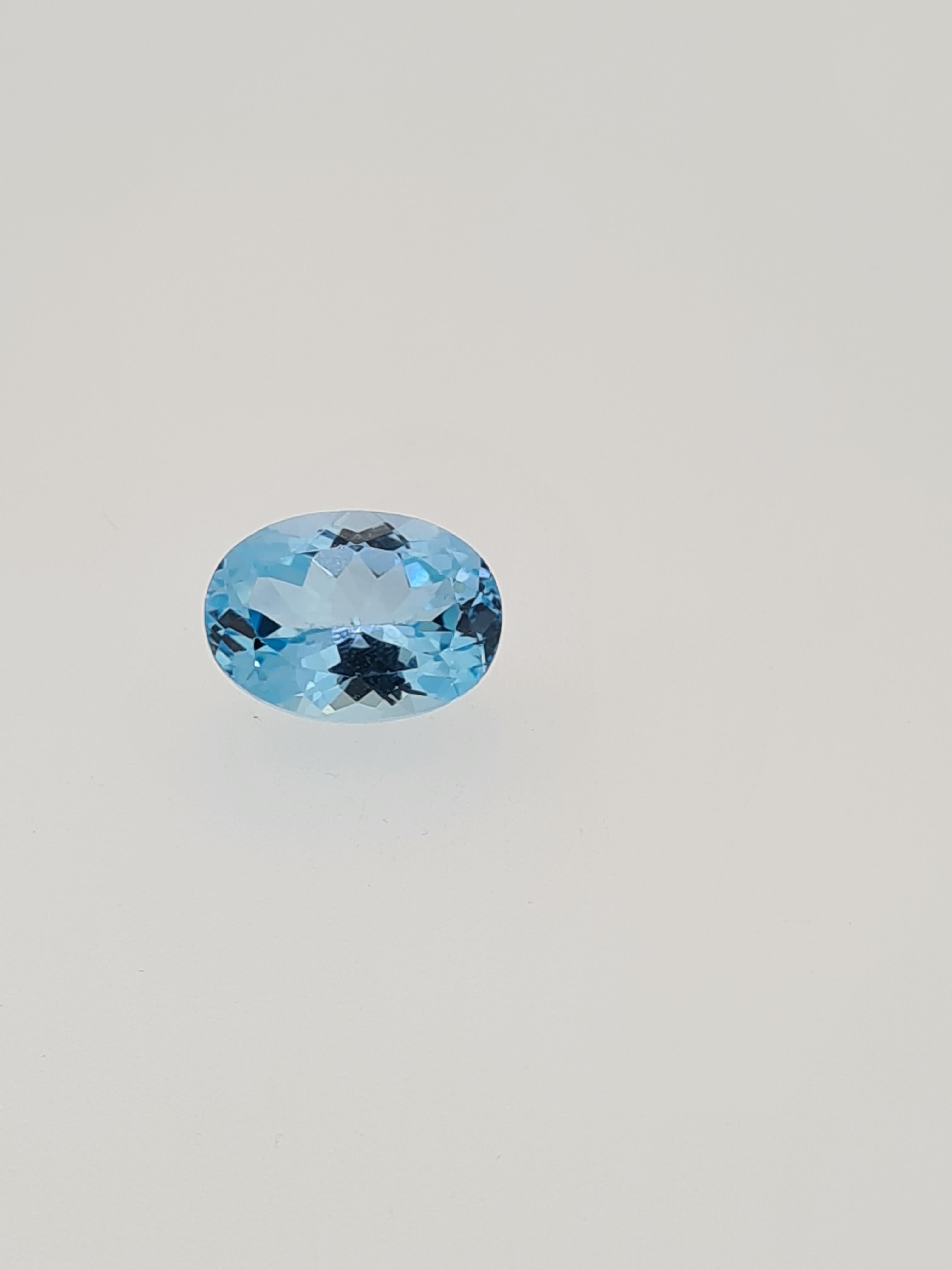 Blue topaz oval cut gemstone - Image 3 of 4