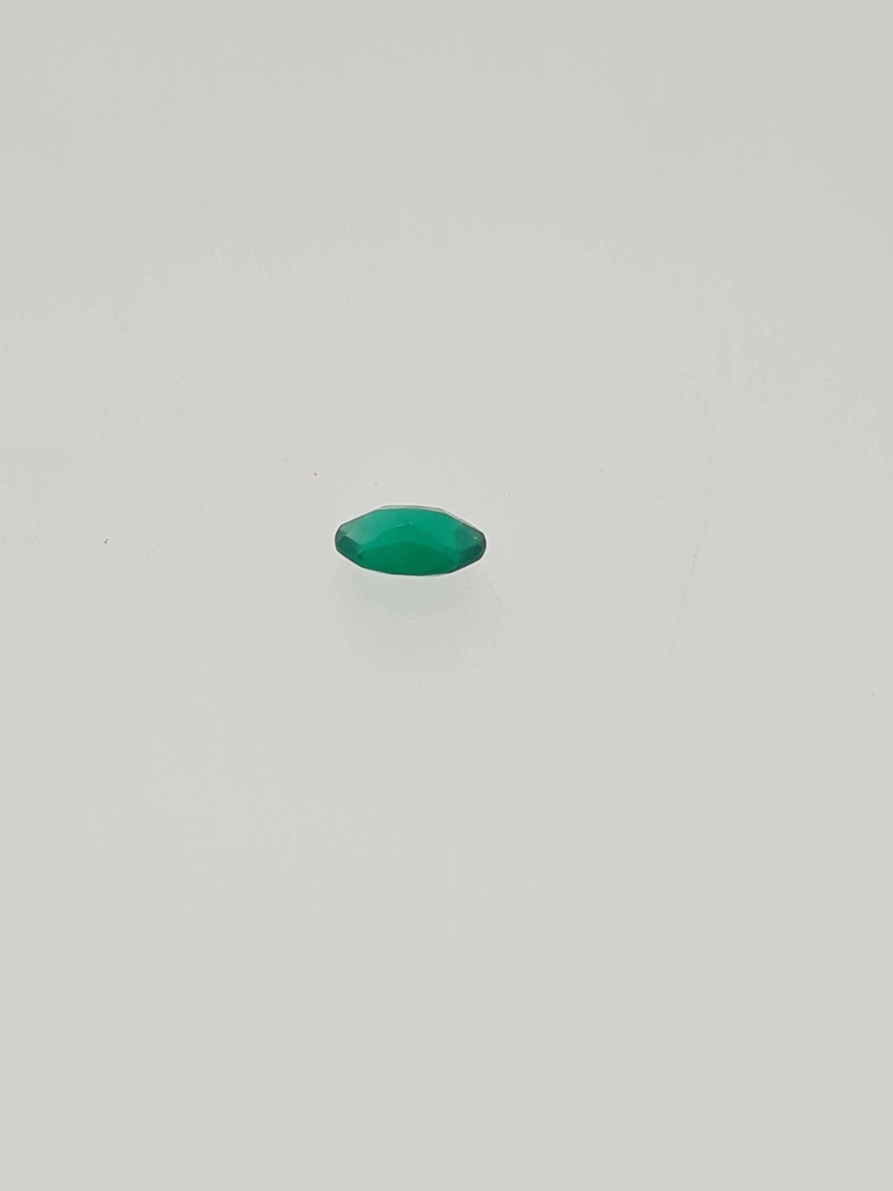 Emerald oval cut gem stone - Image 2 of 4