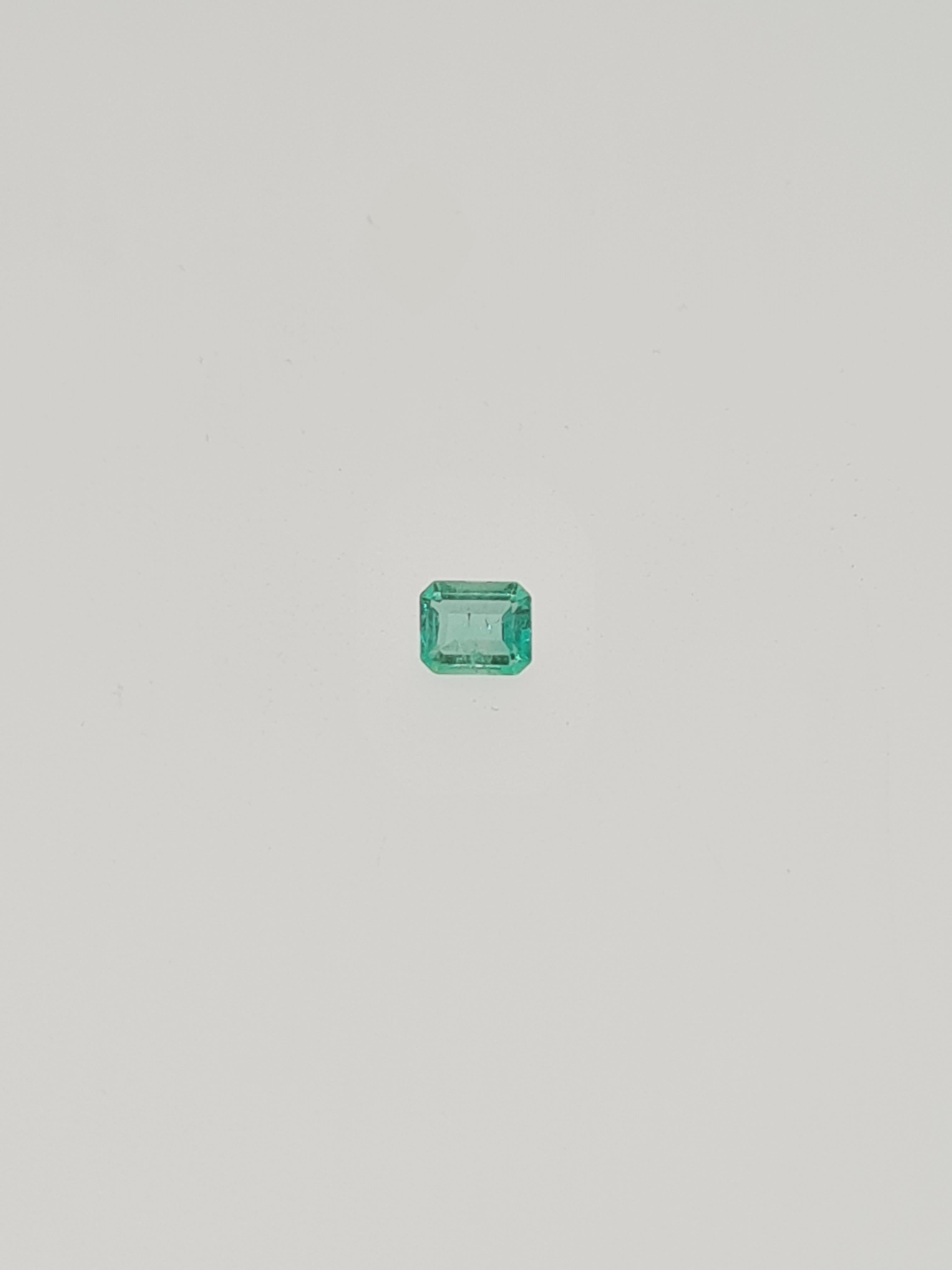 Emerald step cut gem stone - Image 5 of 5