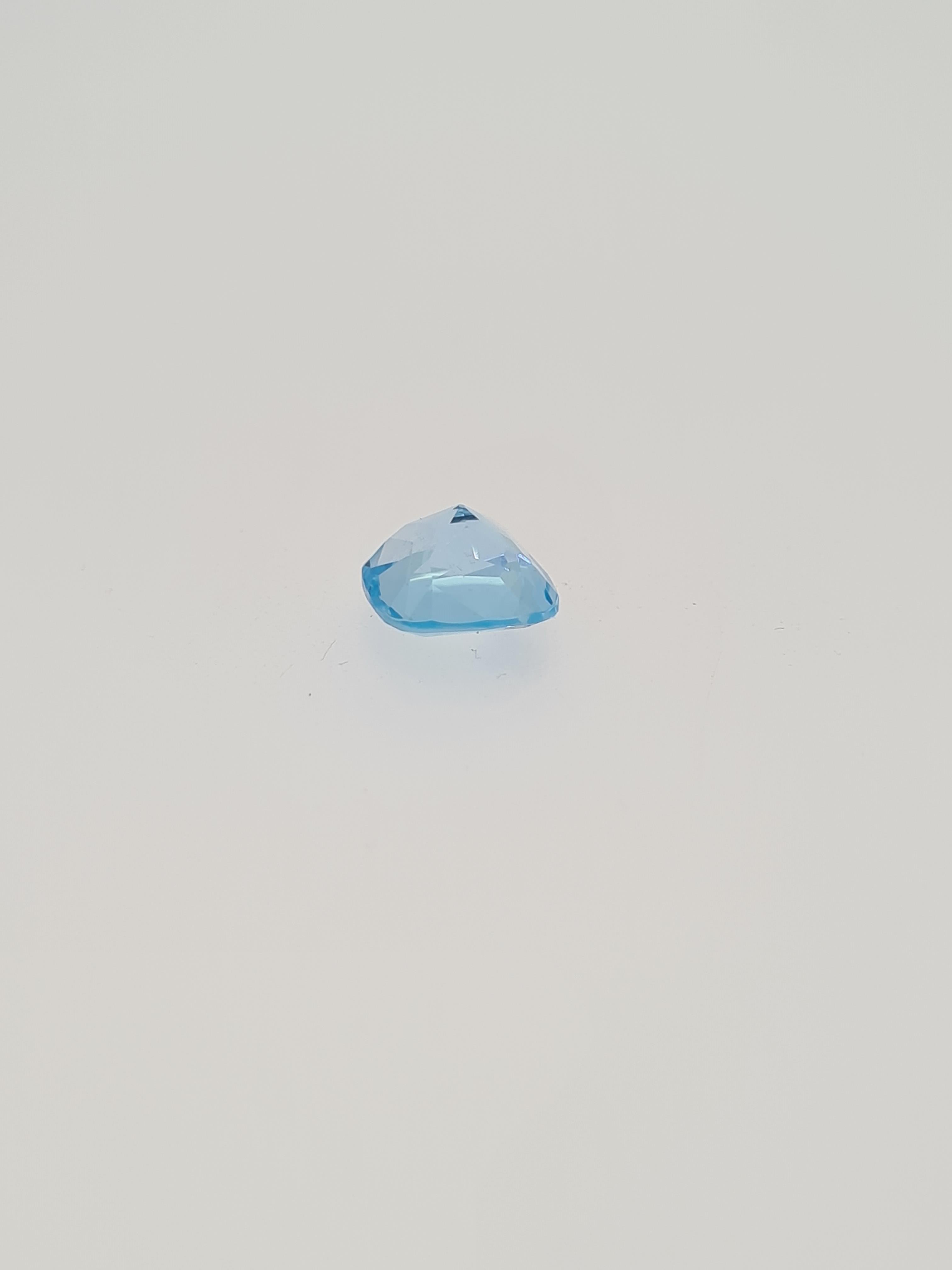 Blue topaz cushion cut gem stone - Image 2 of 3