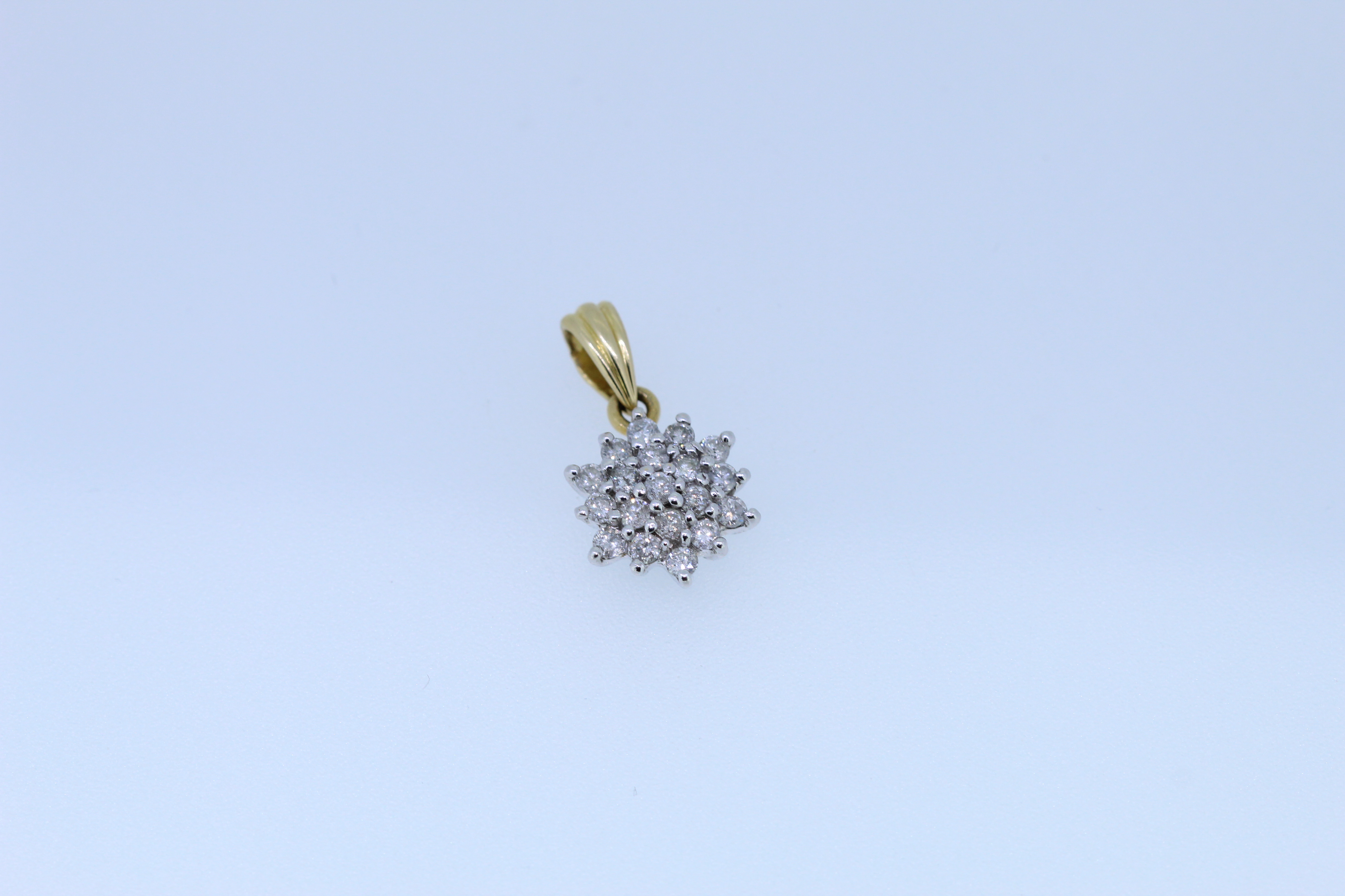 18ct Hallmark Diamond Cluster Pendant