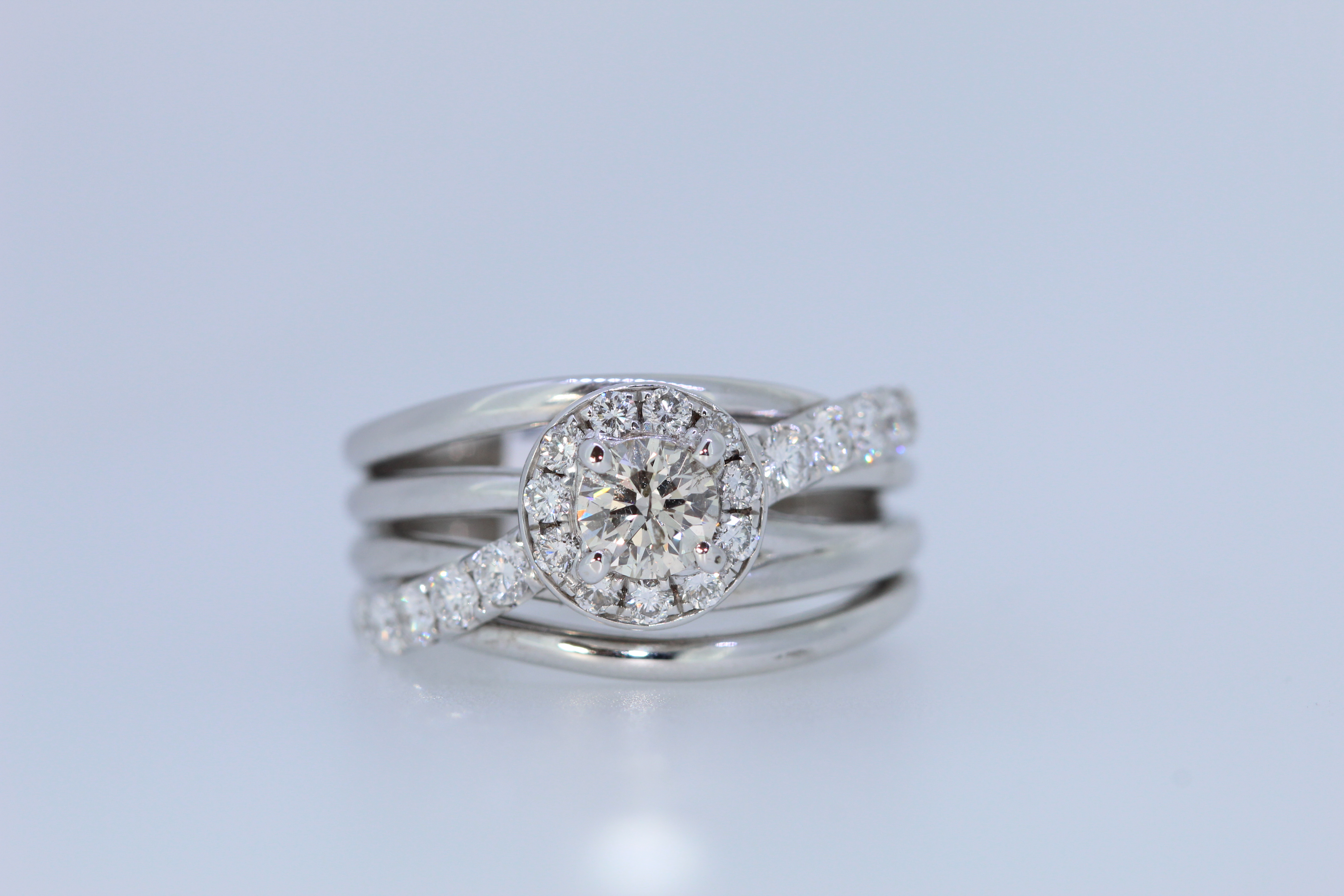 18ct White Gold Diamond Set Heavy Band - Image 5 of 5