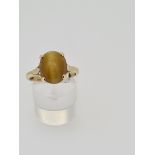 Vintage stamped 9ct yellow gold tigers eye ring