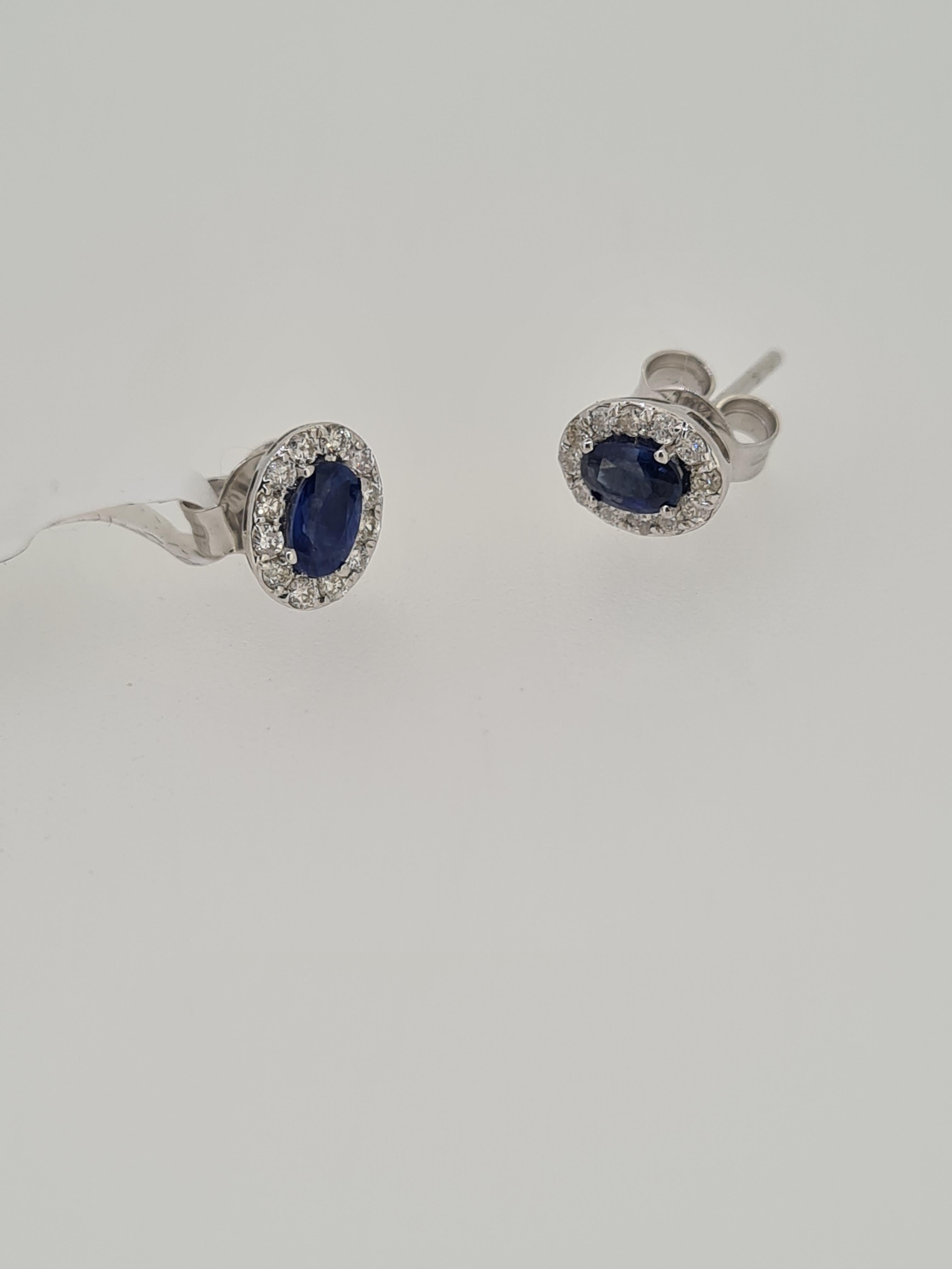 18ct white gold sapphie and diamond stud earrings - Image 5 of 5