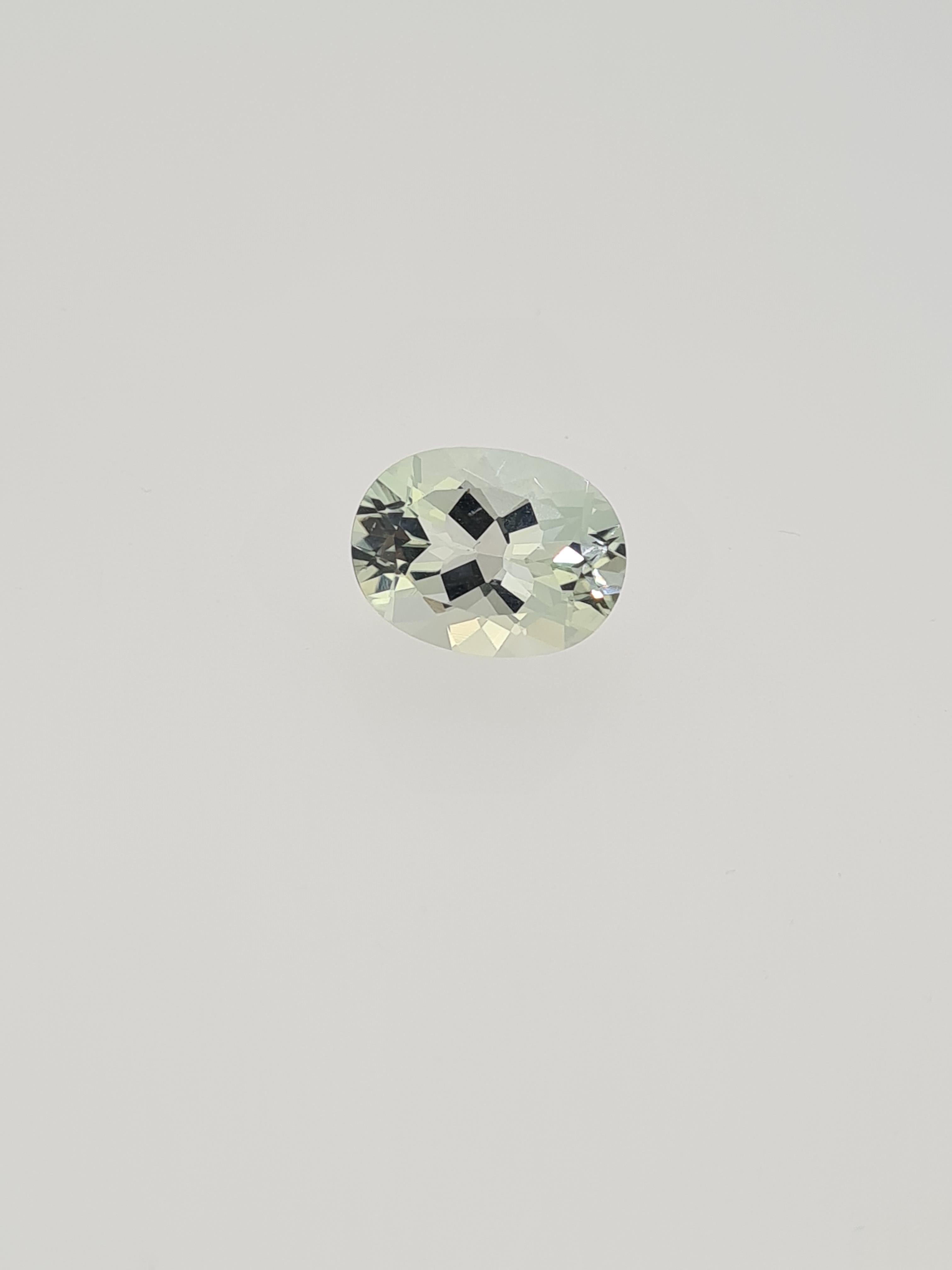 Green amethyst oval cut gem stone - Image 3 of 5
