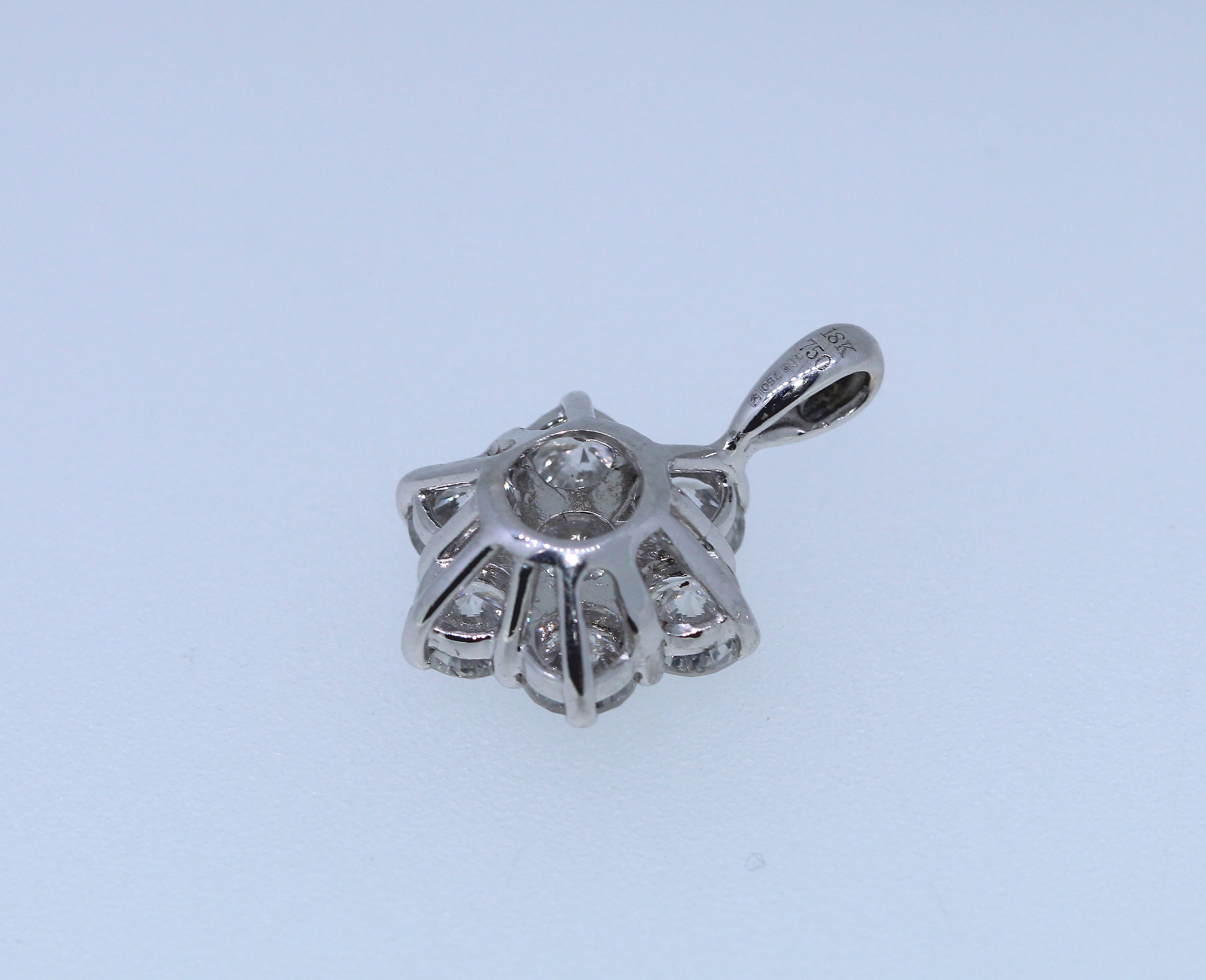 18k White Gold 7 Stone Diamond Cluster Pendant - Image 2 of 6