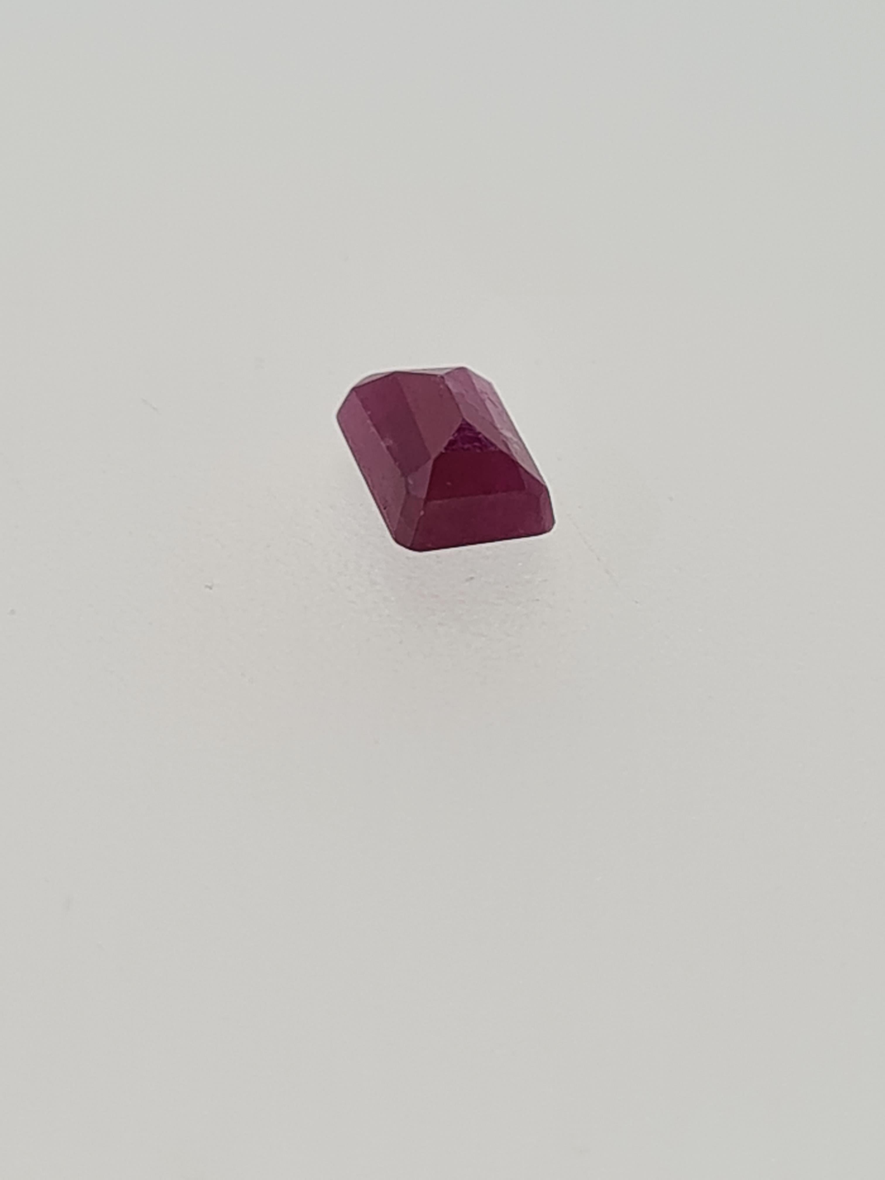 Ruby emerald cut gem stone - Image 4 of 5