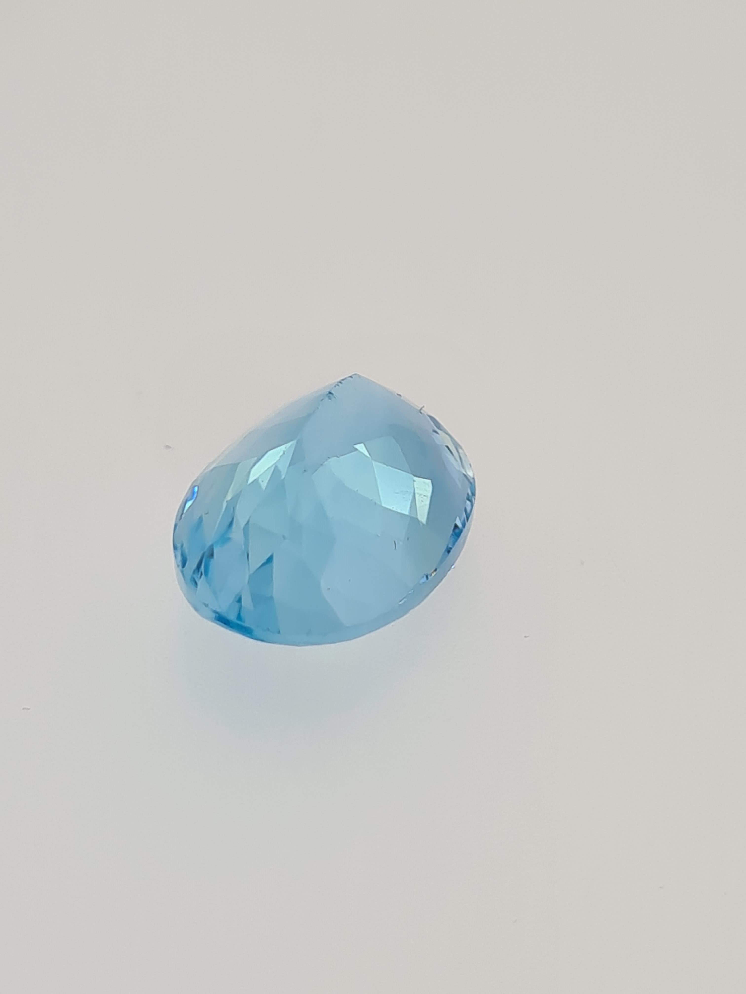 Blue topaz oval cut gemstone - Image 2 of 4