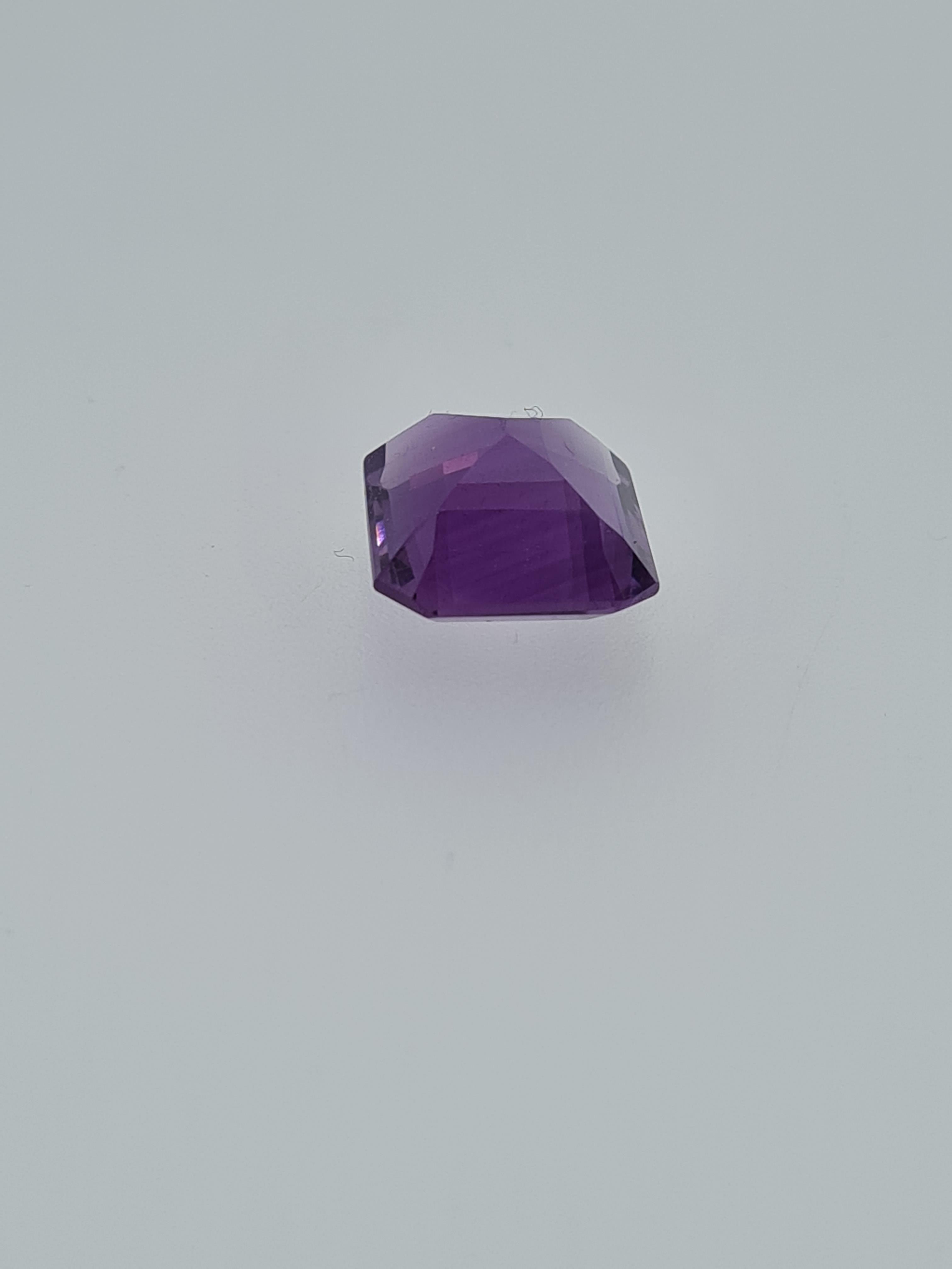 Amethyst step cut gem stone - Image 3 of 5