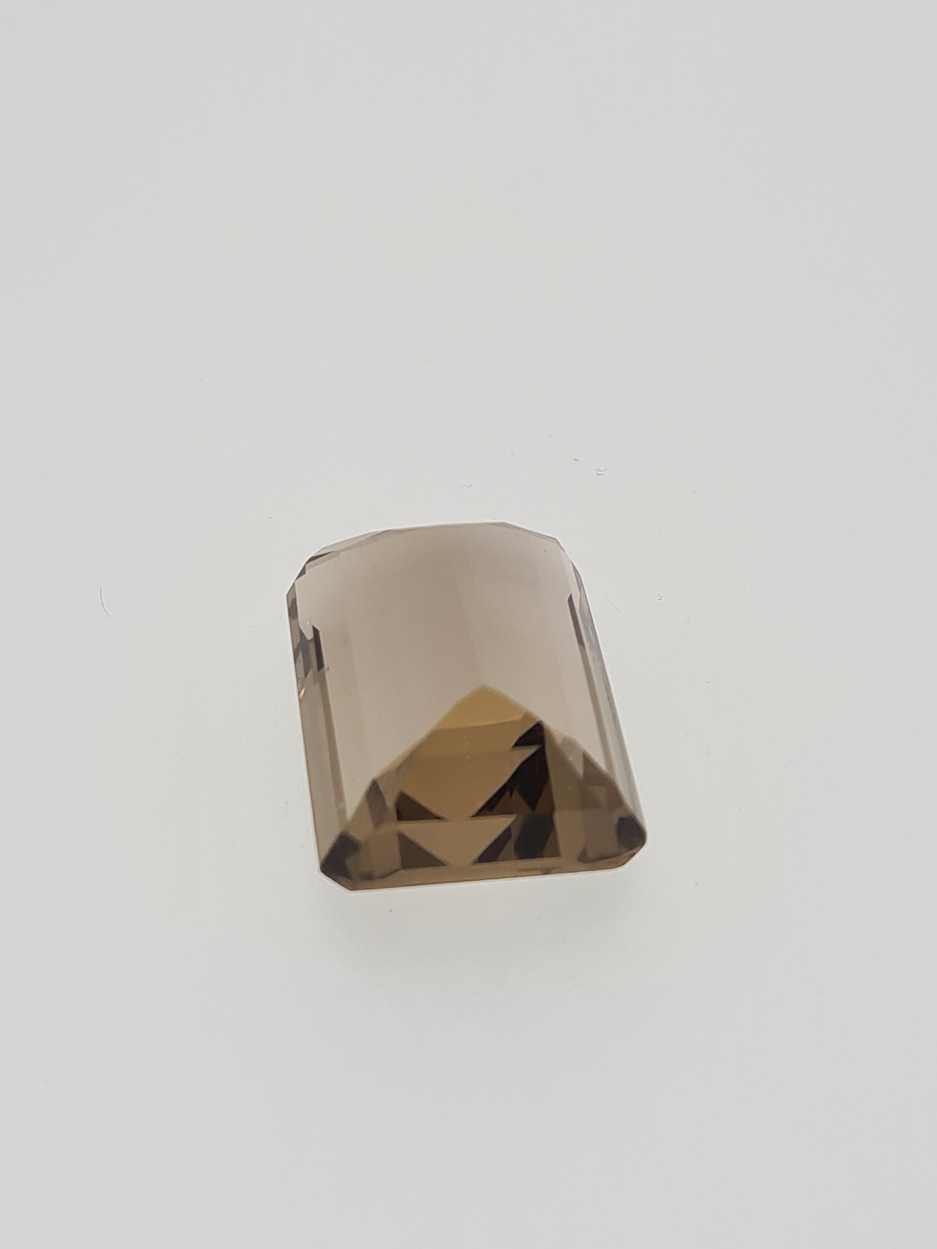 Smokey quartz emeral cut gem stonw - Image 2 of 4