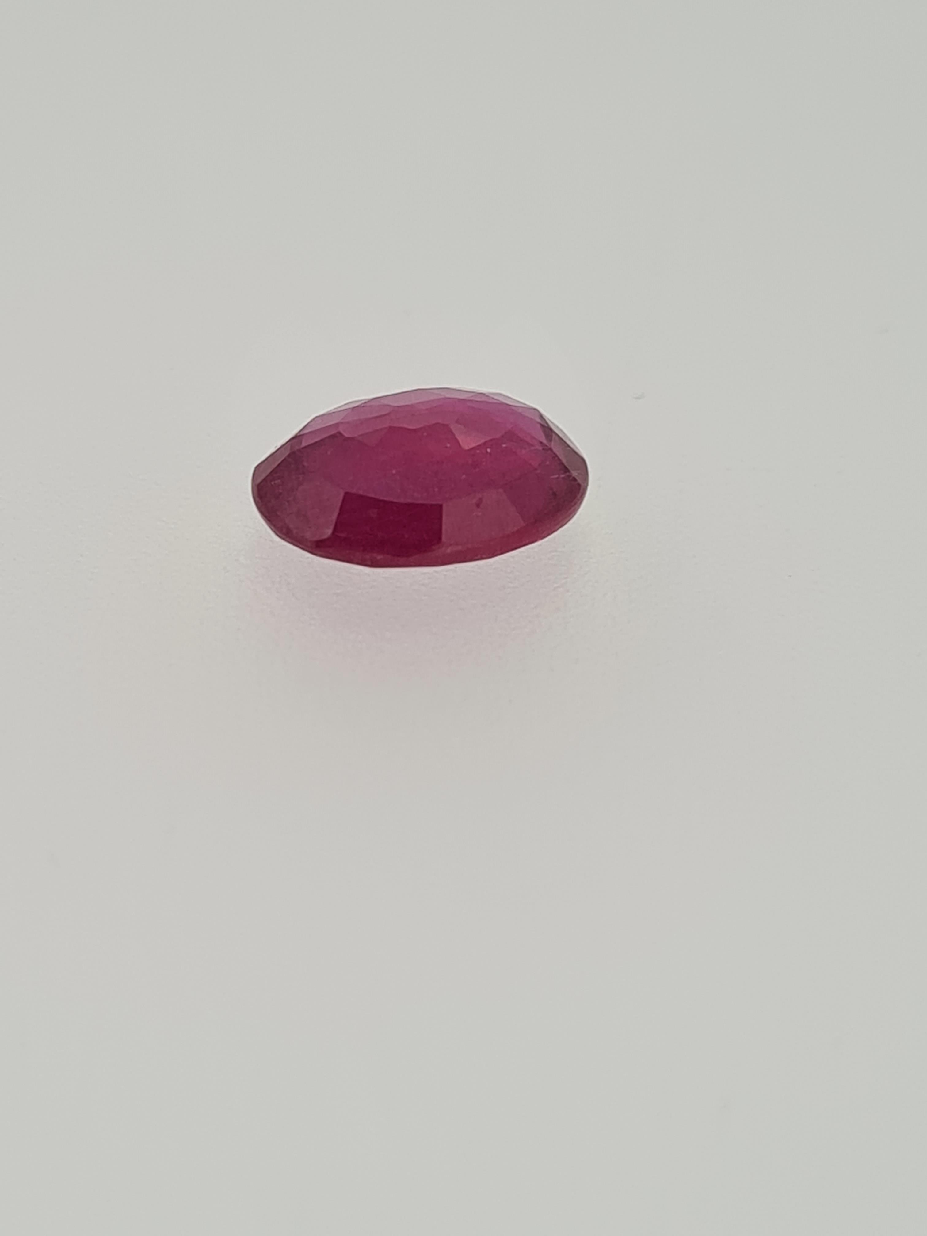 Ruby oval cut gem stone - Image 3 of 7