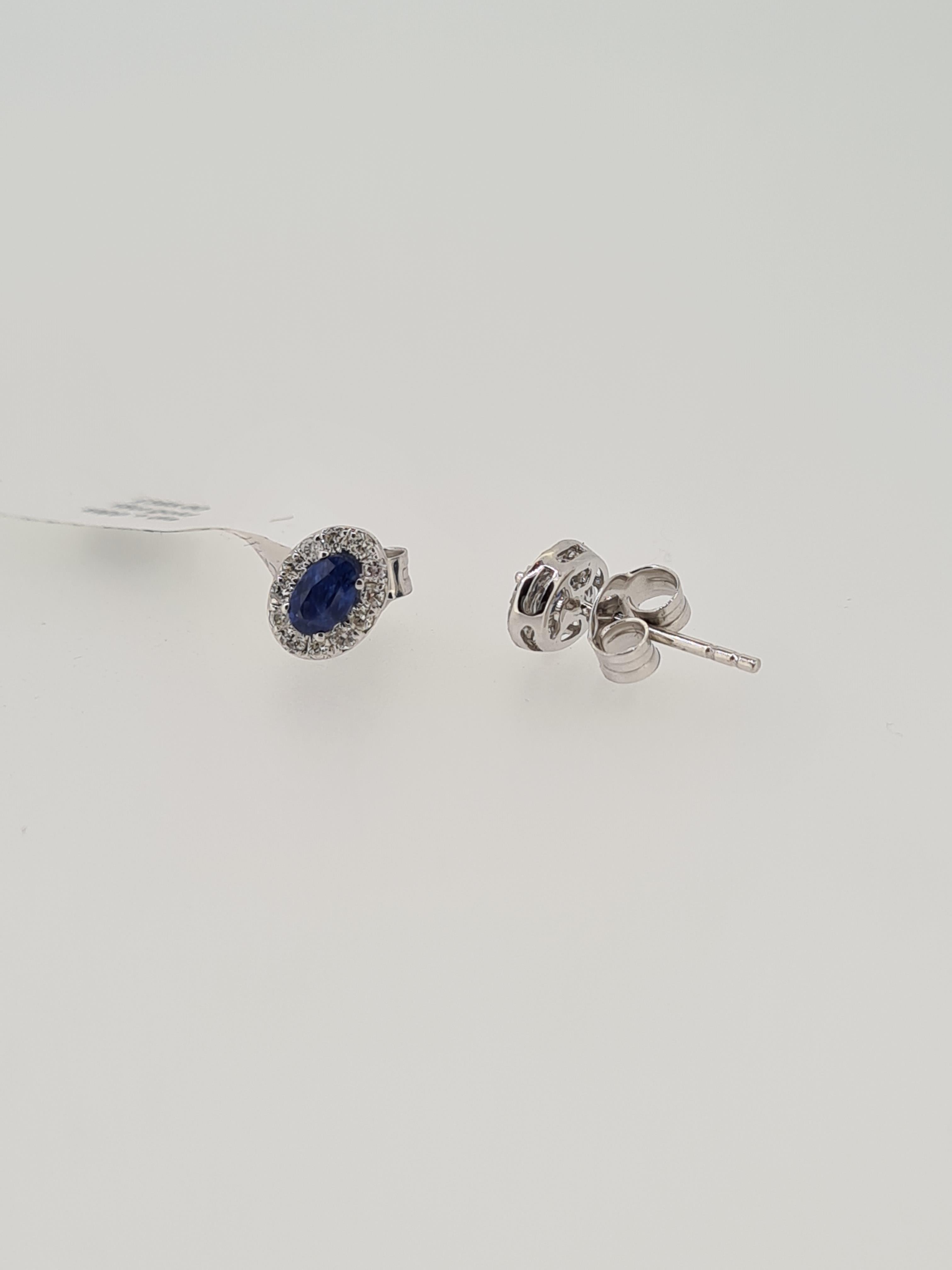 18ct white gold sapphie and diamond stud earrings - Image 2 of 5