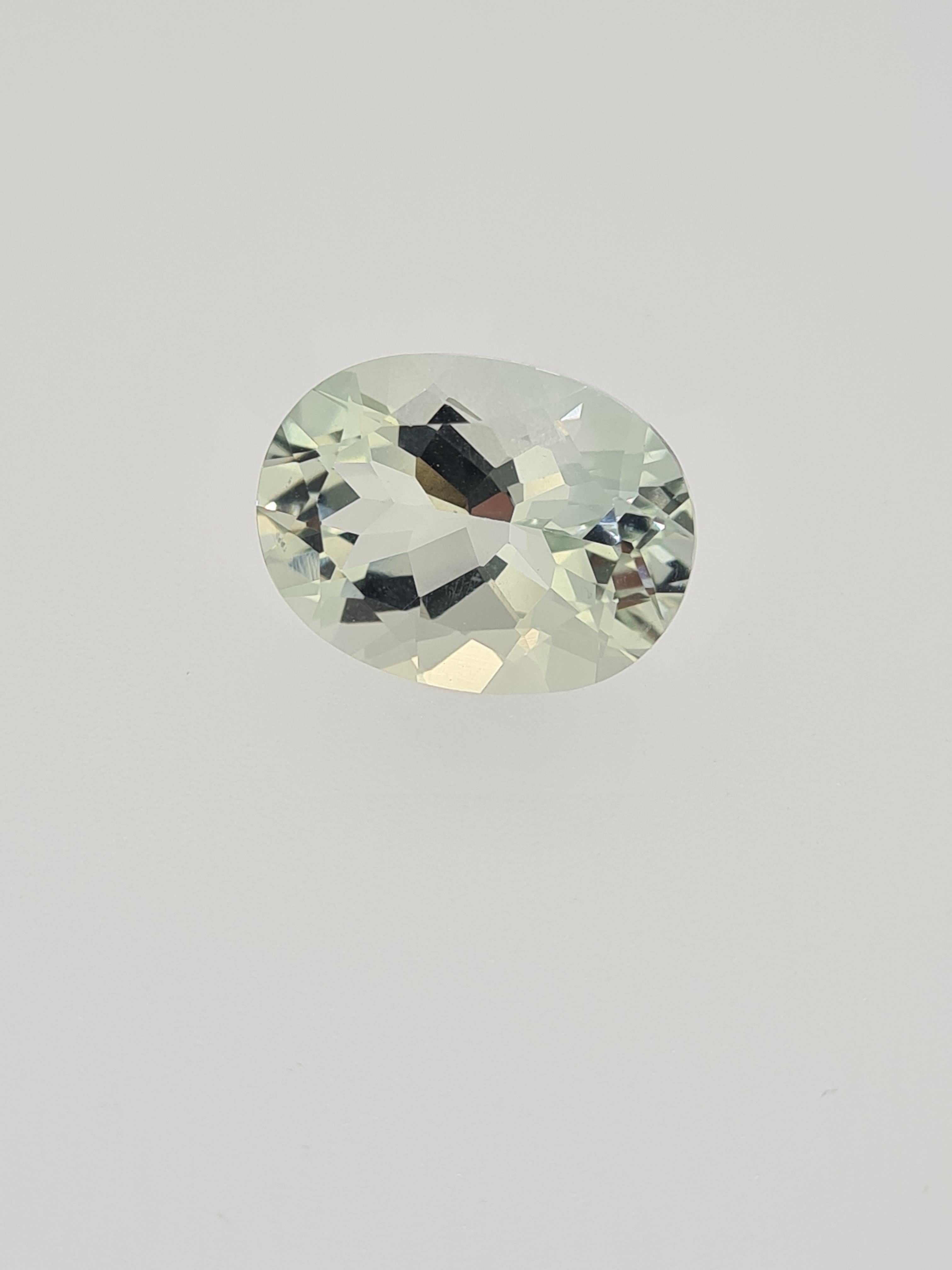 Green amethyst oval cut gem stone - Image 5 of 5