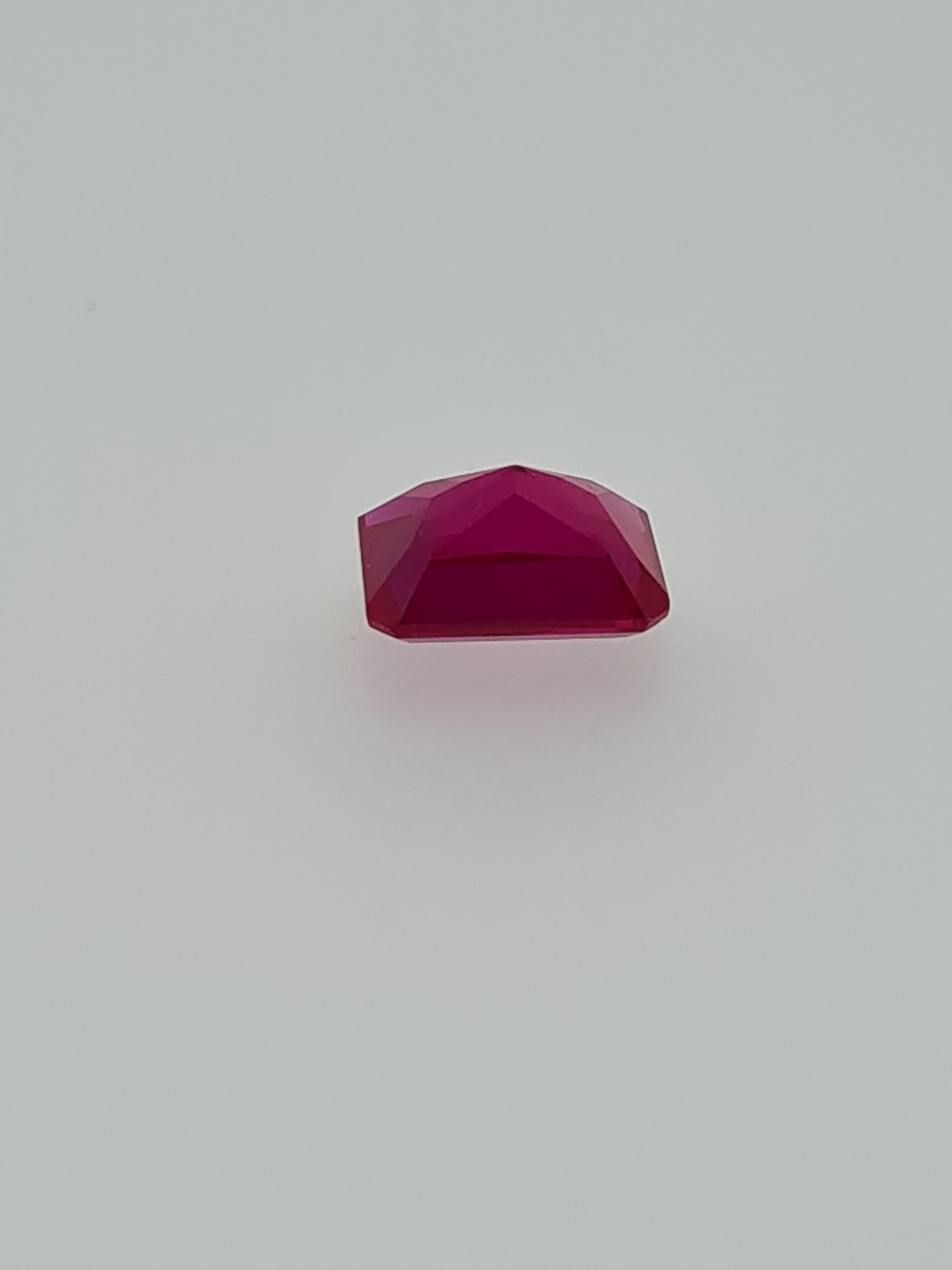 Synthetic ruby emerald cut stone - Image 2 of 4