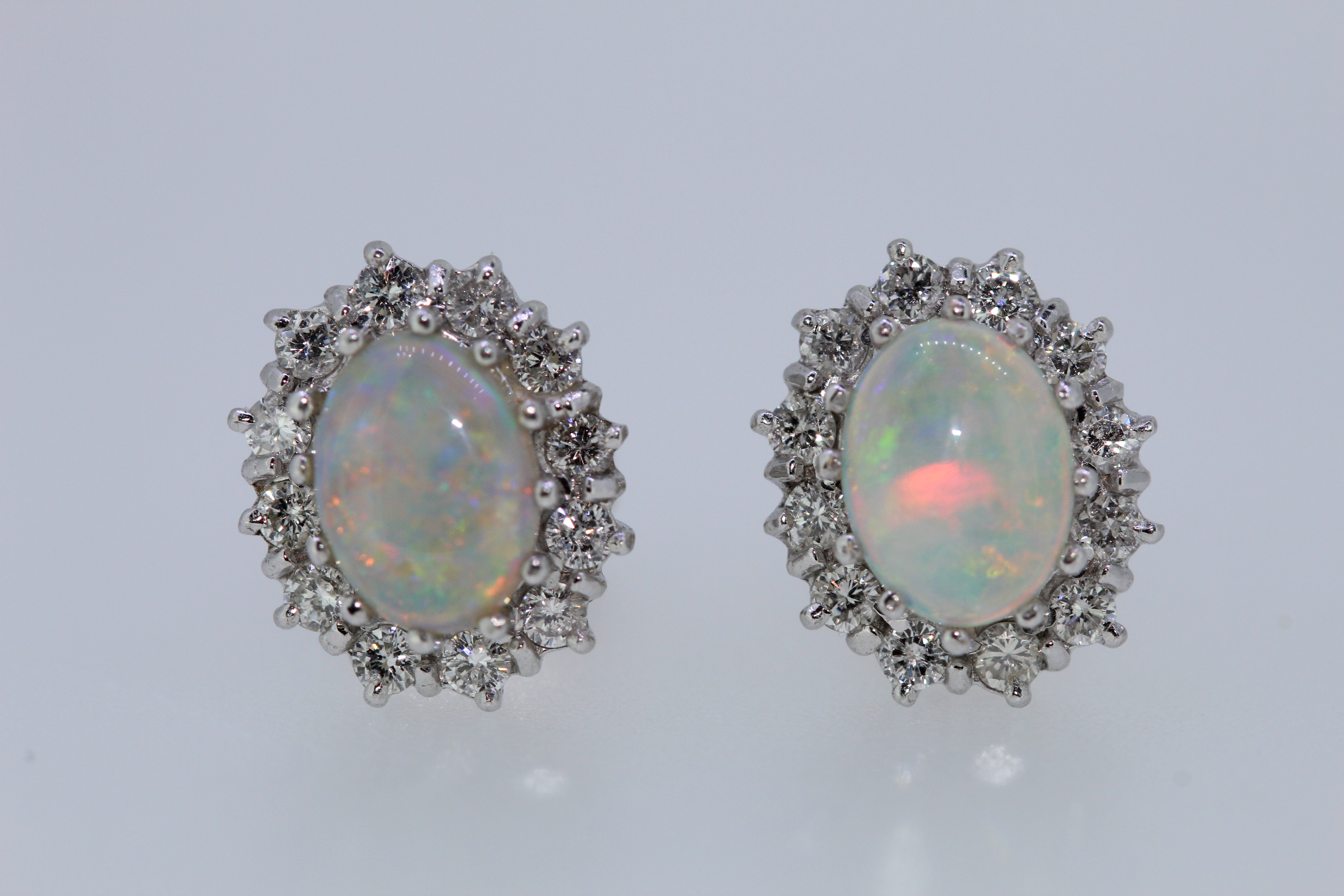 18ct Hallmark Yellow Gold Opal And Diamond Stud Earrings - Image 5 of 6