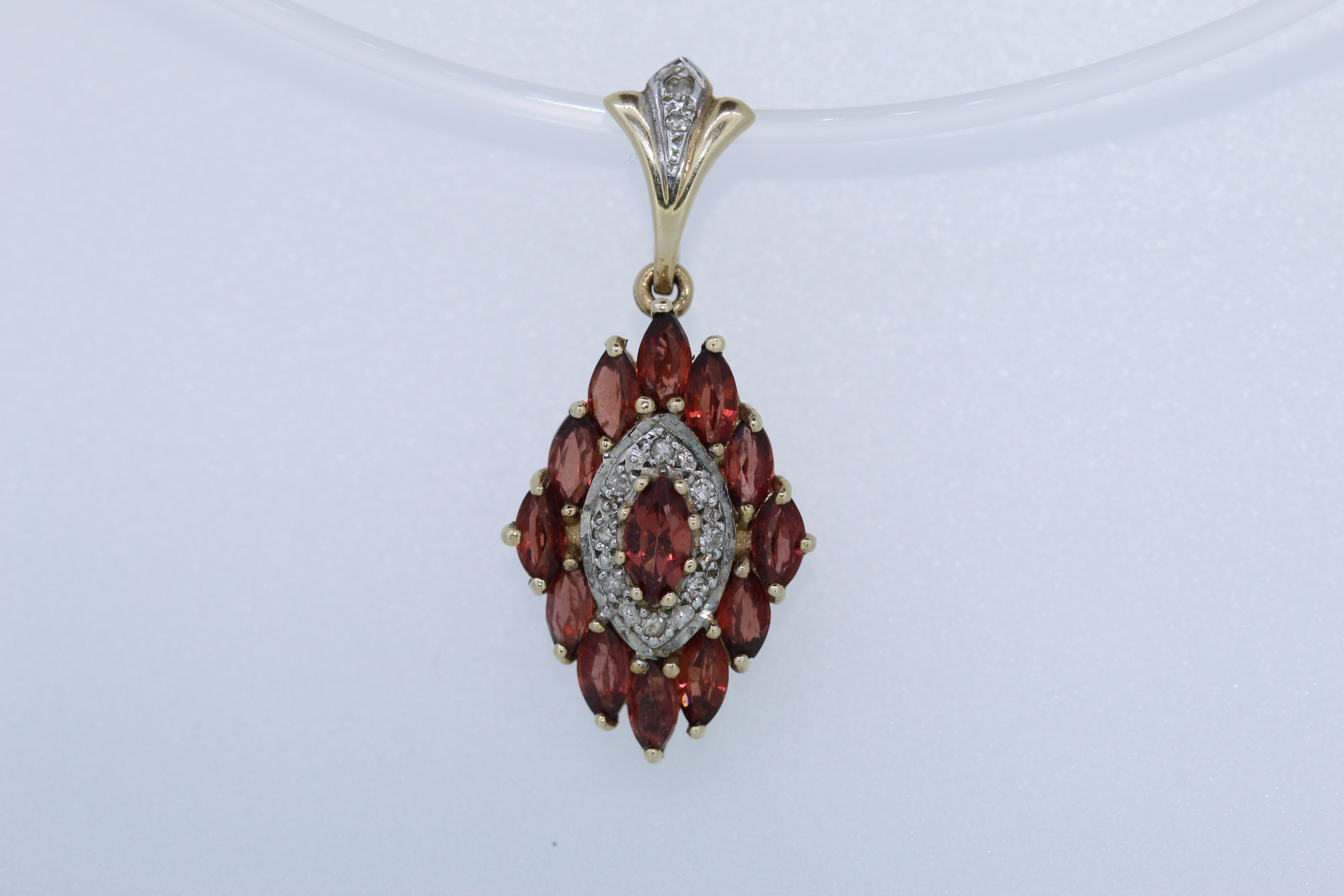 9ct Yellow Gold Garnet And Diamond Pendant - Image 3 of 3