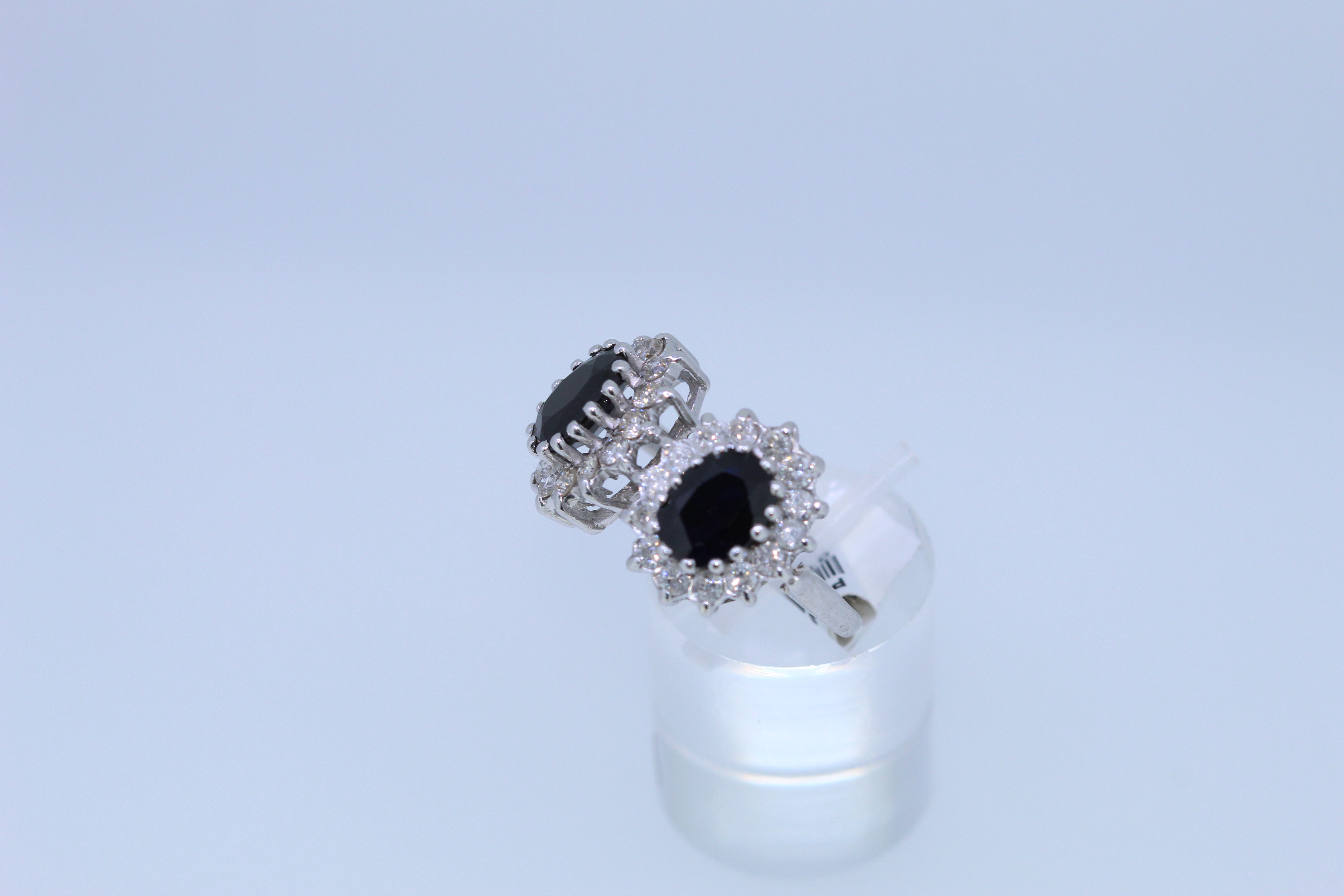 18ct Hallmark White Gold Sapphire And Diamond Double Cluster Ring - Image 4 of 5