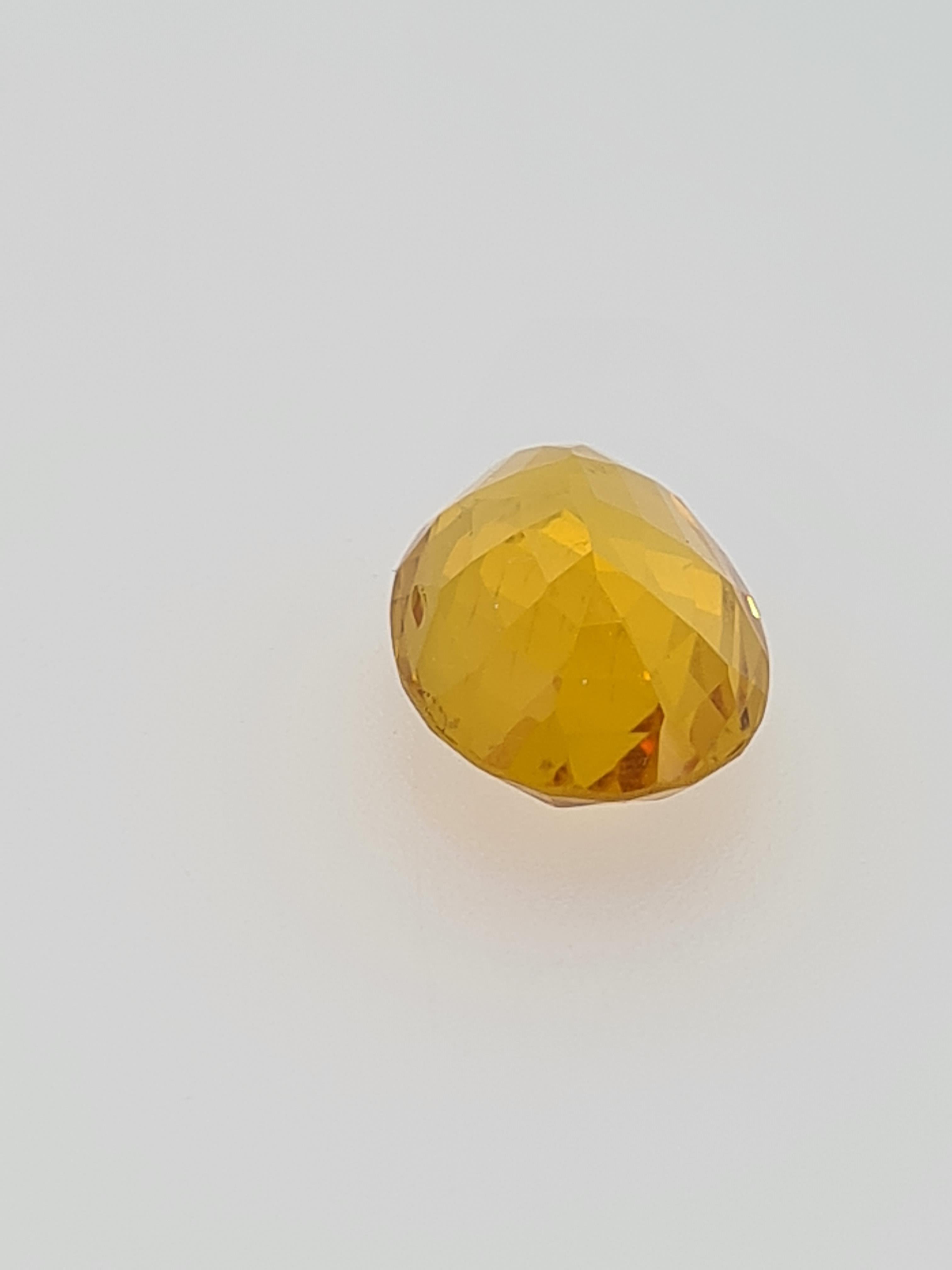 Citrine oval cut gem stone - Image 2 of 4