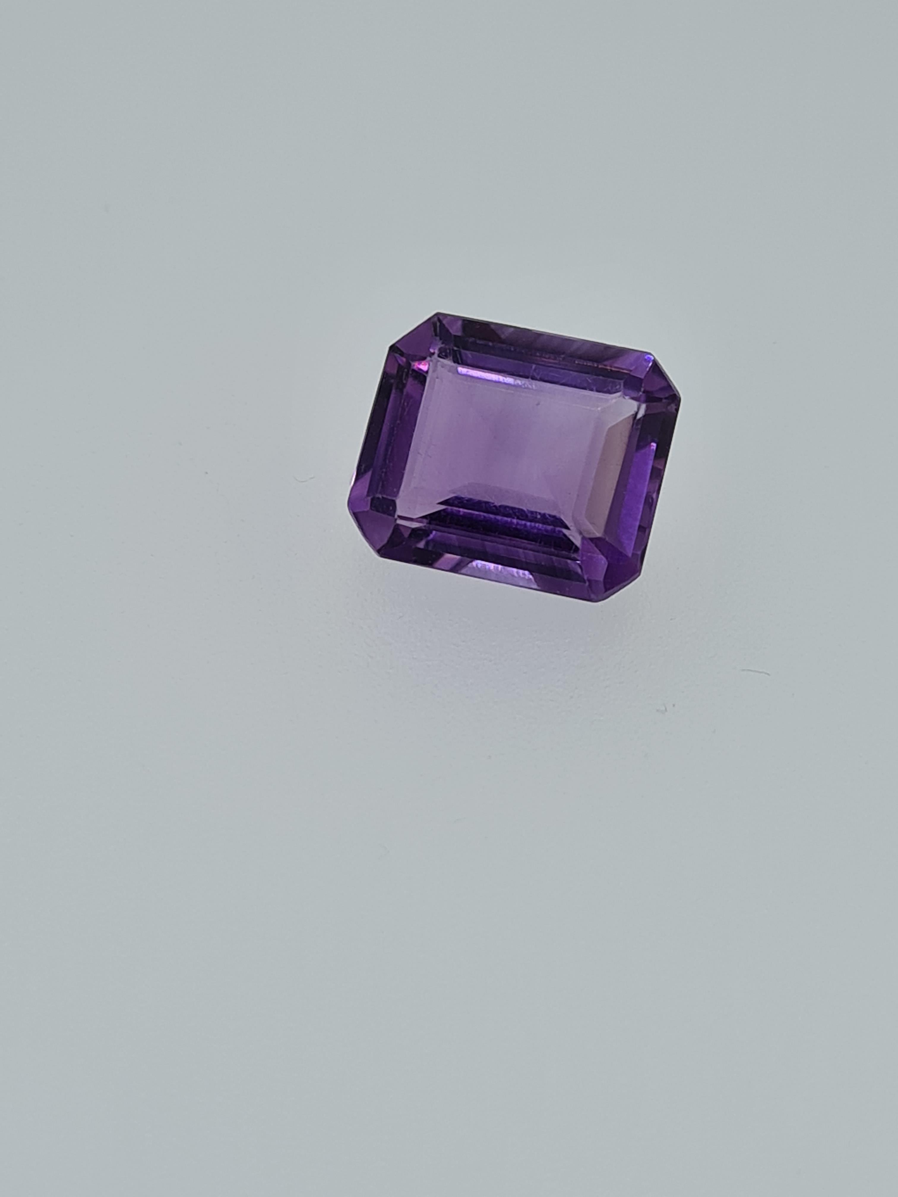 Amethyst step cut gem stone - Image 5 of 5