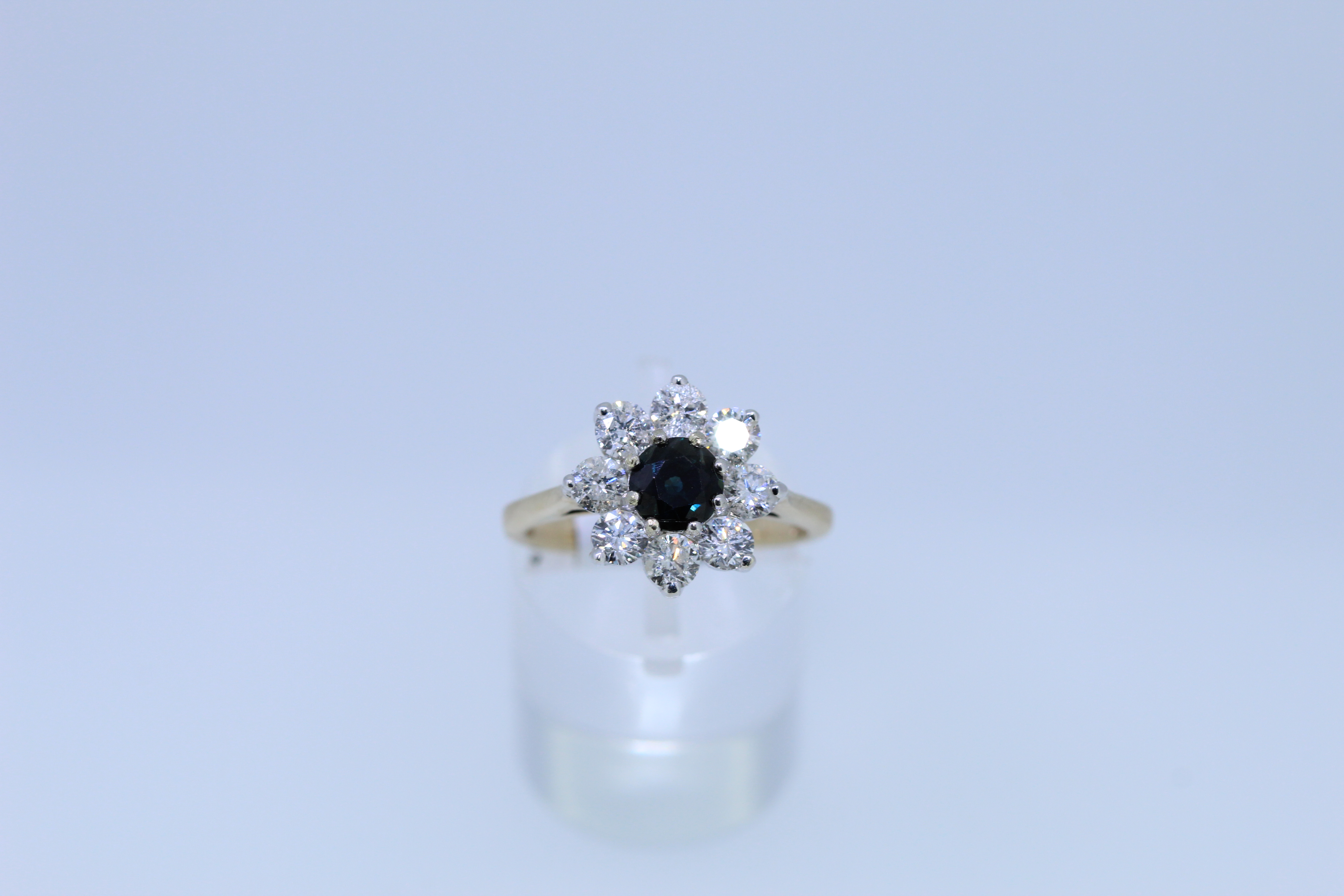 9ct Yellow Gold Sapphire And Diamond Cluster Ring - Image 4 of 4