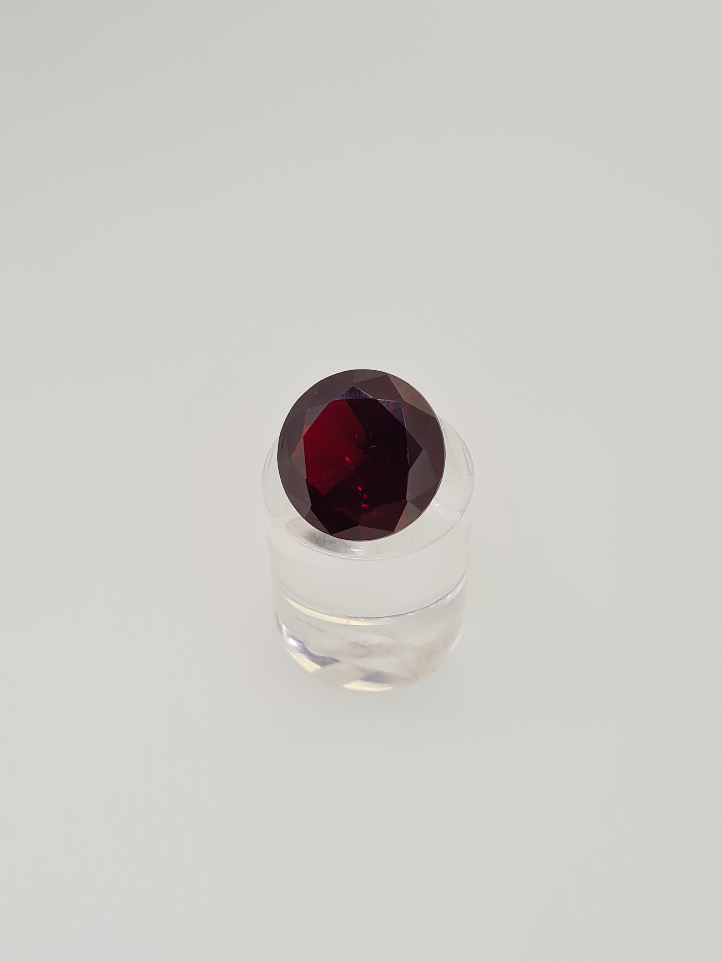 Garnet round cut gem stone