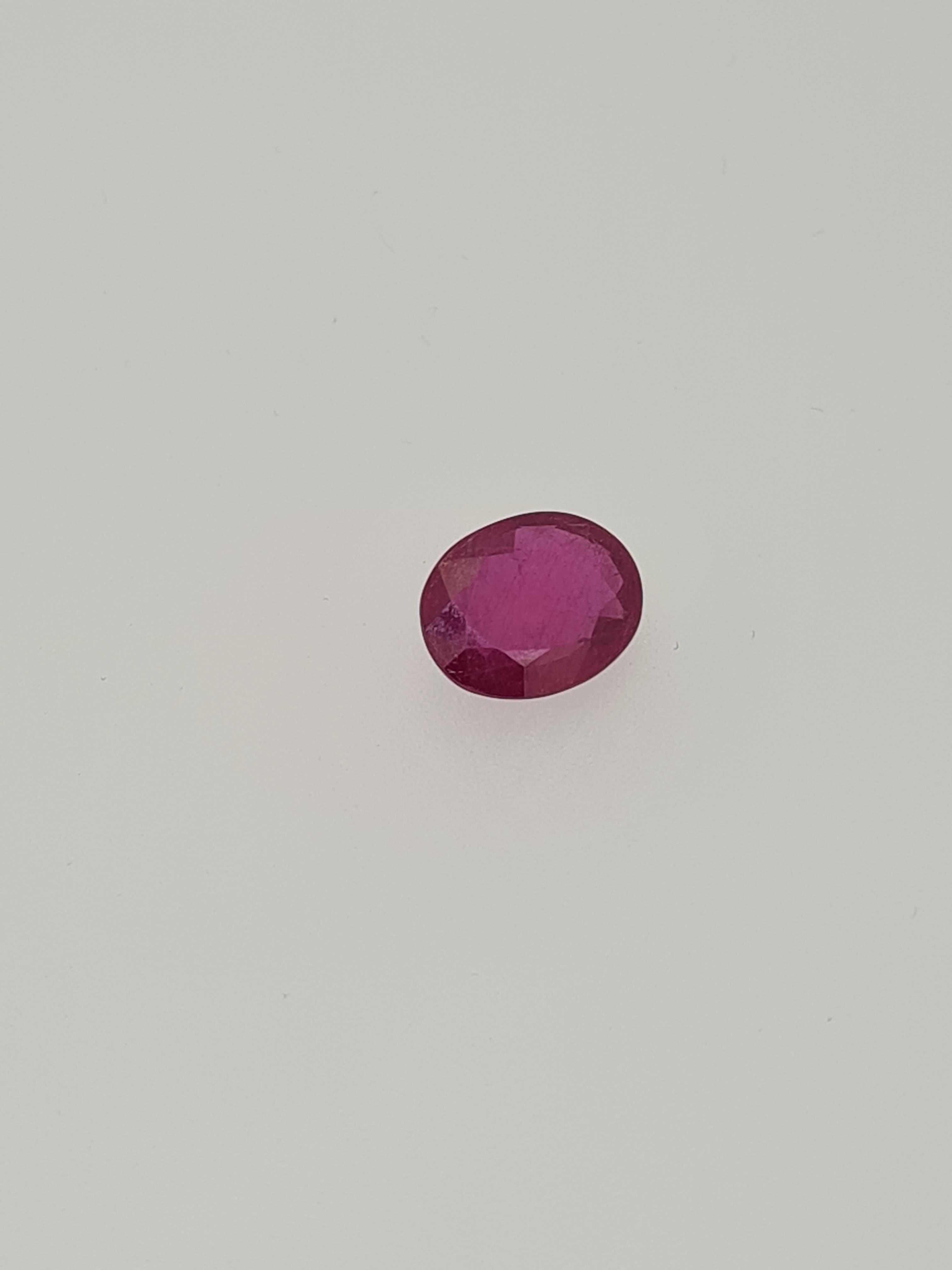 Ruby oval cut gem stone - Image 6 of 7