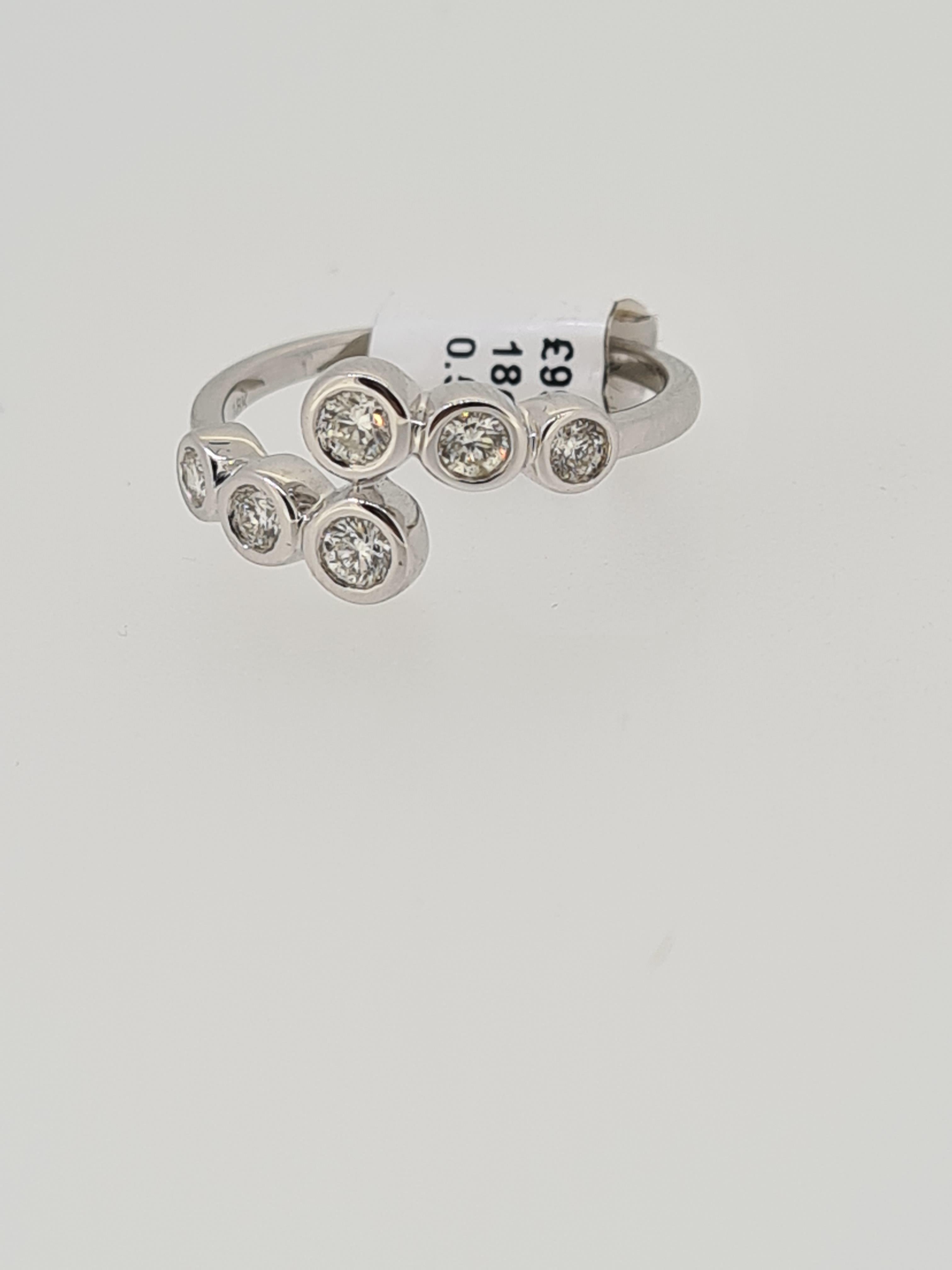 18ct white gold hallmarked bezel set diamond ring - Image 5 of 5