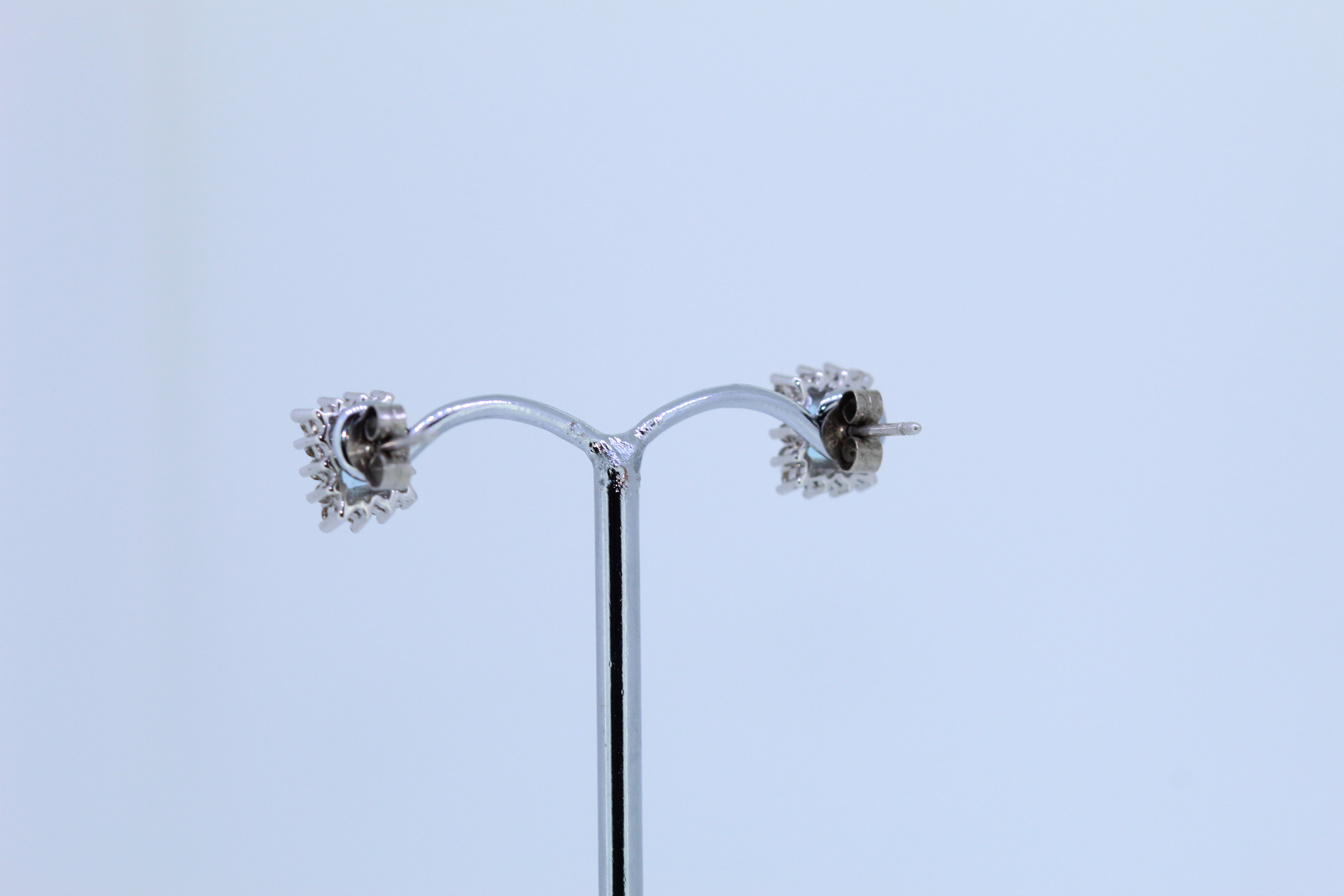 9ct White Gold Topaz And Diamond Stud Earrings - Image 4 of 4