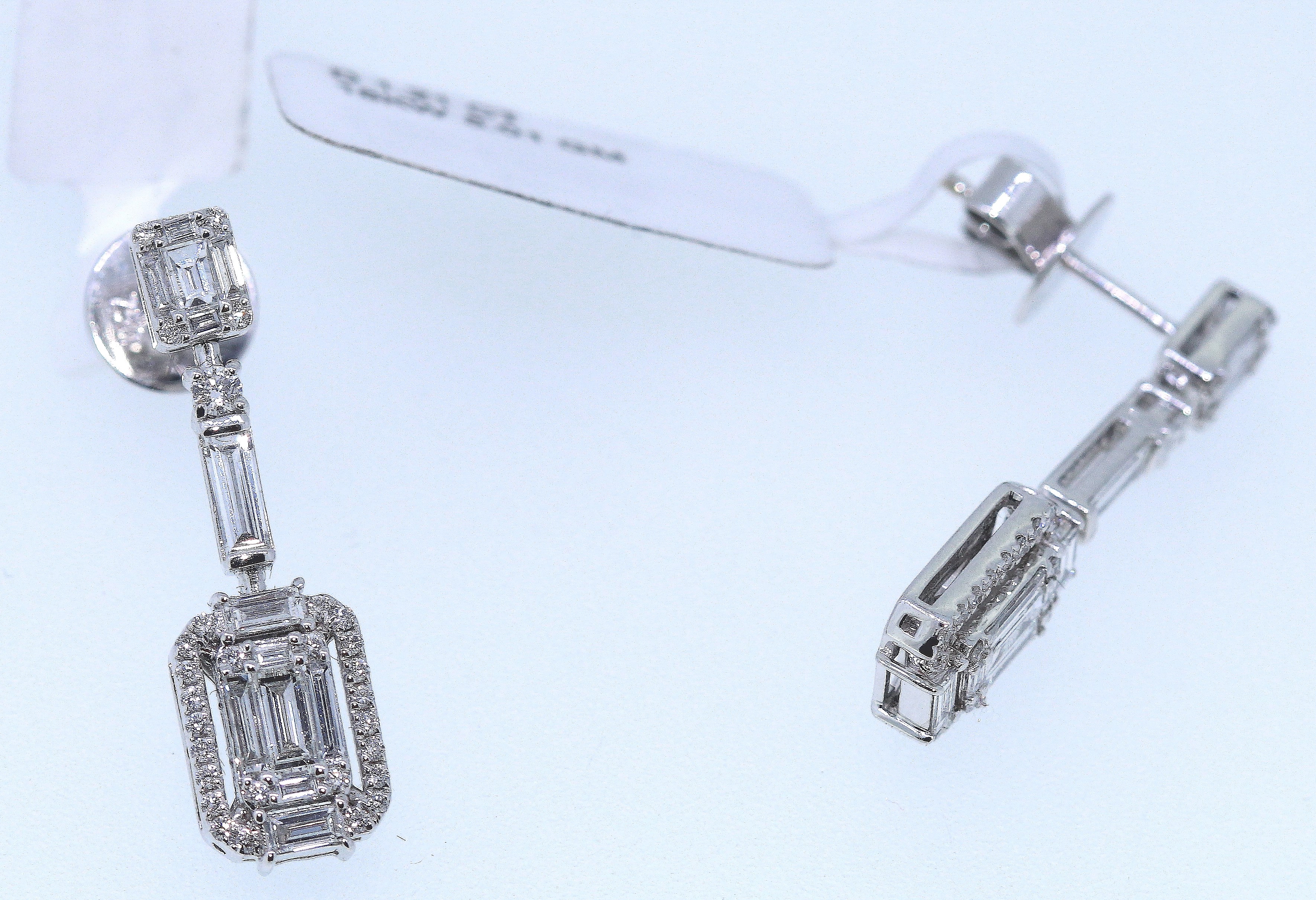 18k White Gold Diamond Drop Earrings - Image 5 of 5