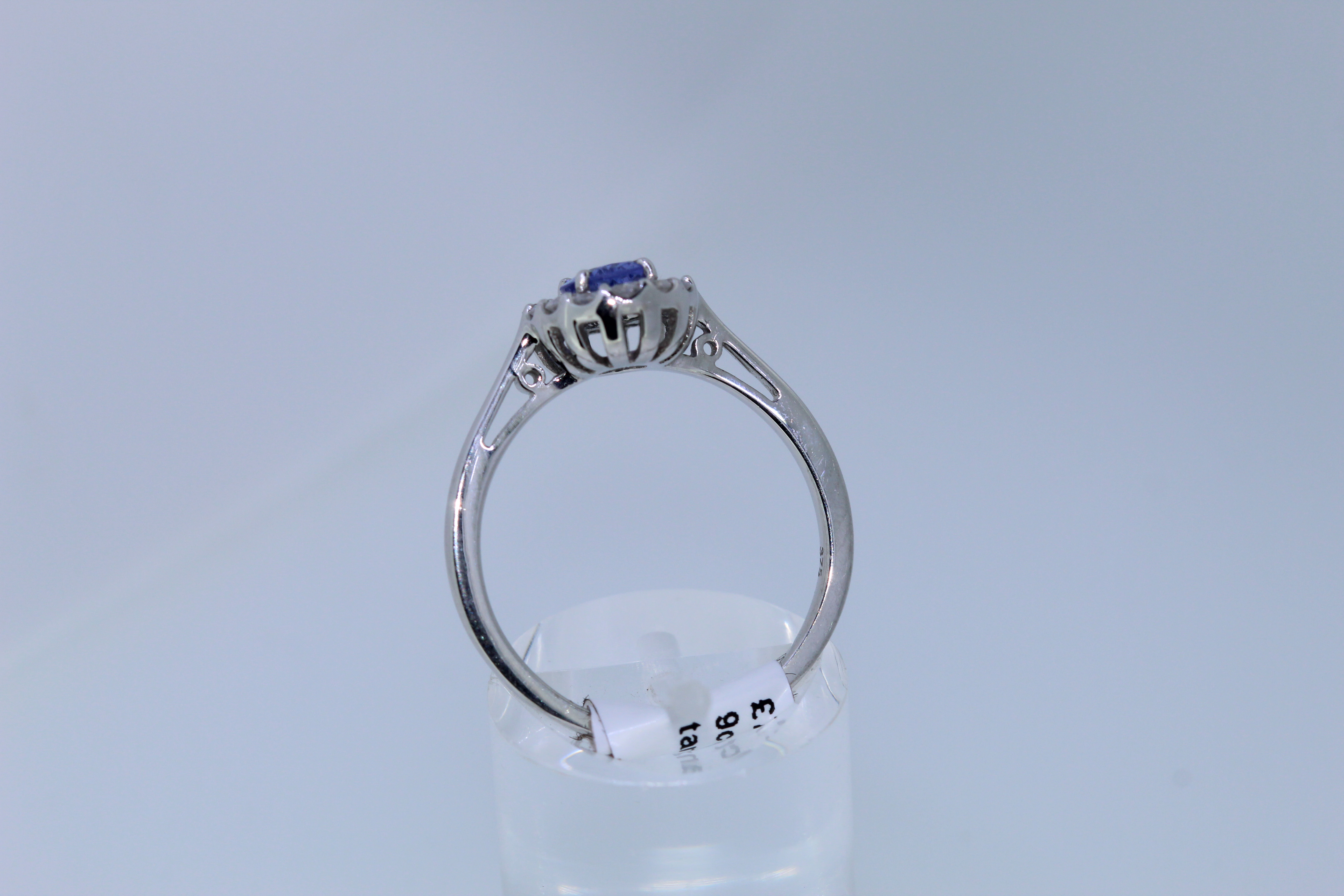 9k White Gold Tanzanite And Diamond Ring - Image 3 of 3