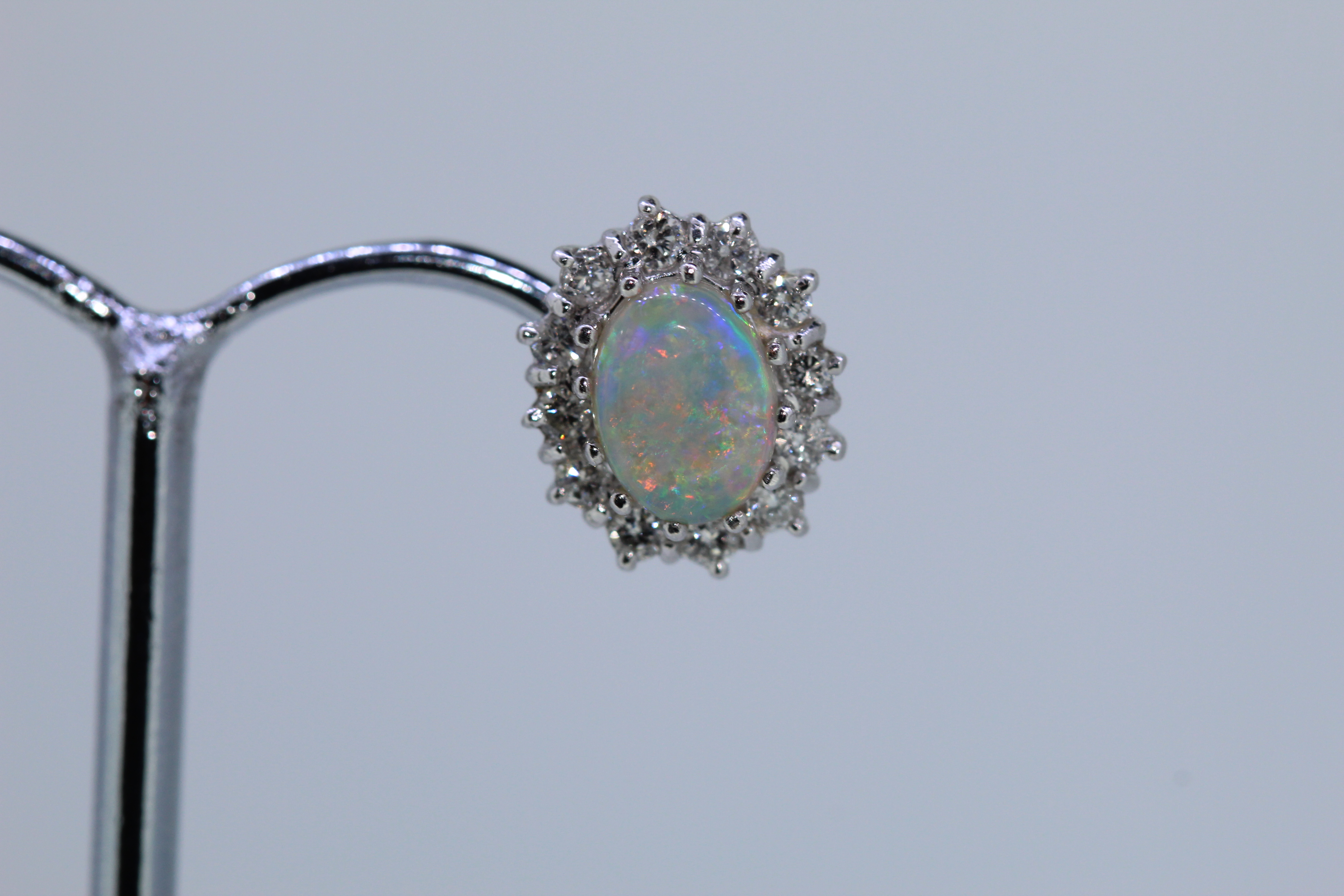 18ct Hallmark Yellow Gold Opal And Diamond Stud Earrings - Image 3 of 6