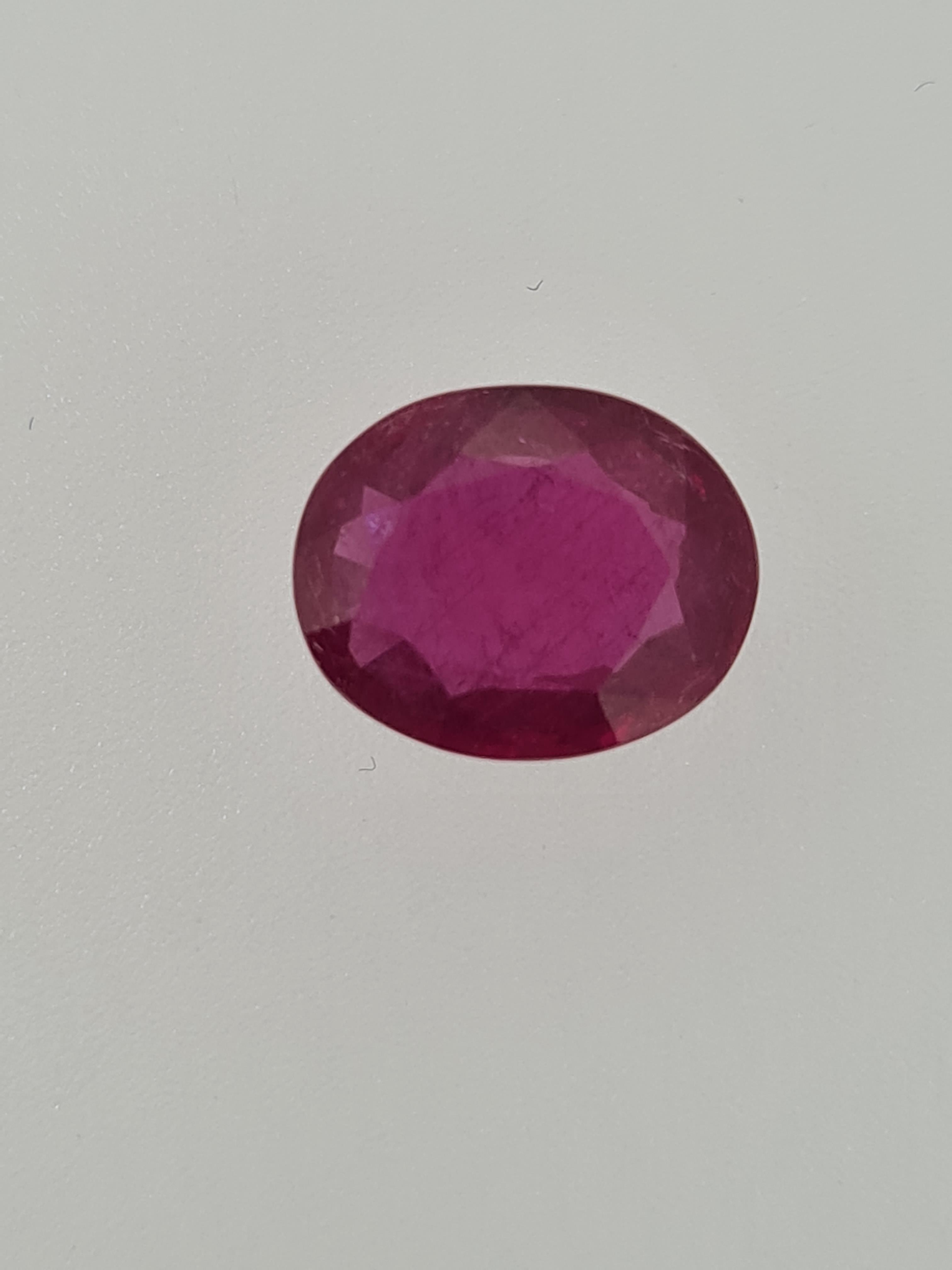 Ruby oval cut gem stone - Image 5 of 7